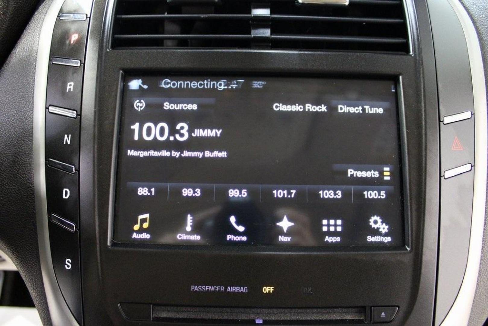 2016 White Platinum Clearcoat Metallic /White Sands/Espresso Lincoln MKC Reserve (5LMCJ3C98GU) with an EcoBoost 2.0L I4 GTDi DOHC Turbocharged VCT engine, Automatic transmission, located at 15300 Midway Rd., Addison, TX, 75001, (972) 702-0011, 32.958321, -96.838074 - Photo#19