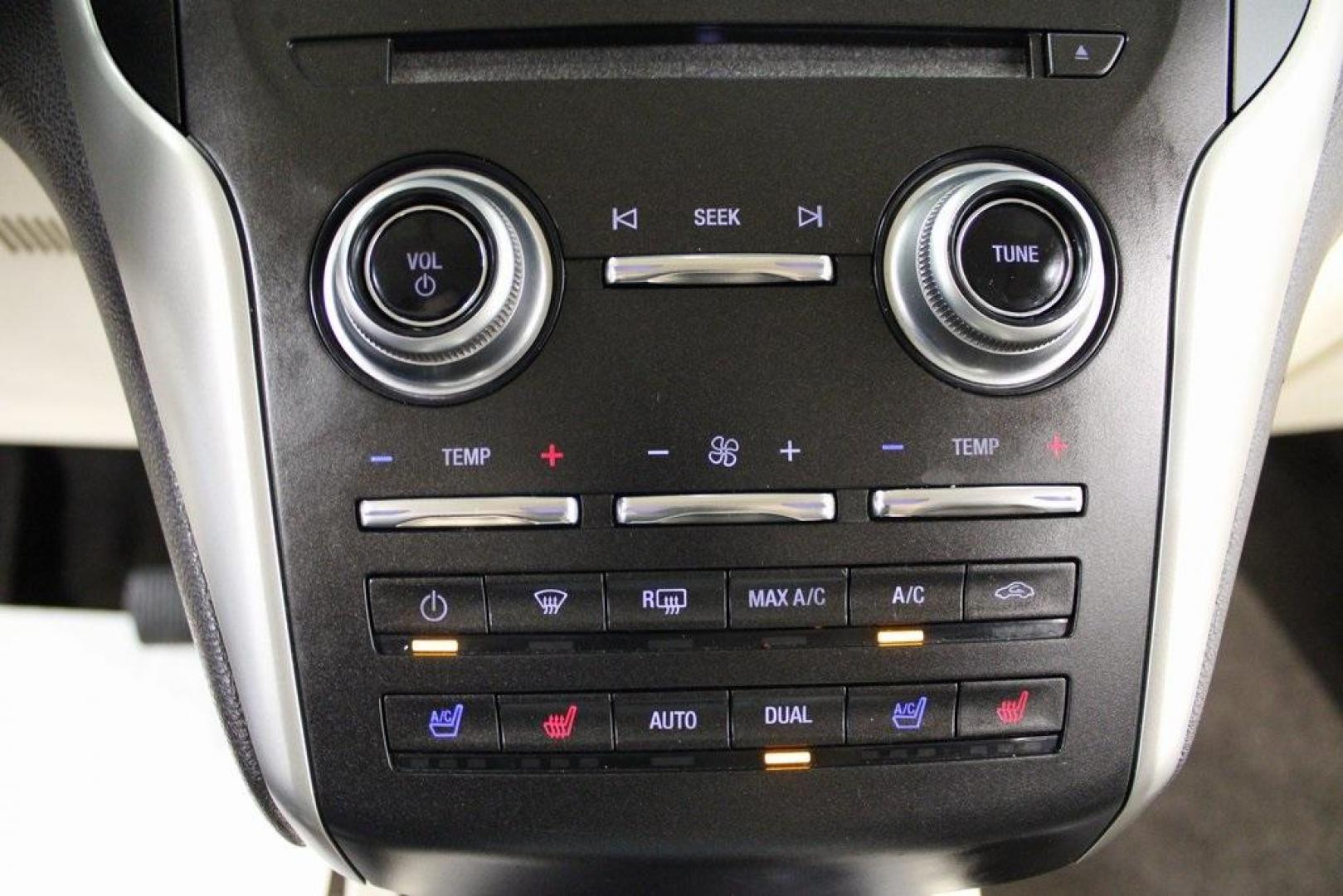 2016 White Platinum Clearcoat Metallic /White Sands/Espresso Lincoln MKC Reserve (5LMCJ3C98GU) with an EcoBoost 2.0L I4 GTDi DOHC Turbocharged VCT engine, Automatic transmission, located at 15300 Midway Rd., Addison, TX, 75001, (972) 702-0011, 32.958321, -96.838074 - Photo#21