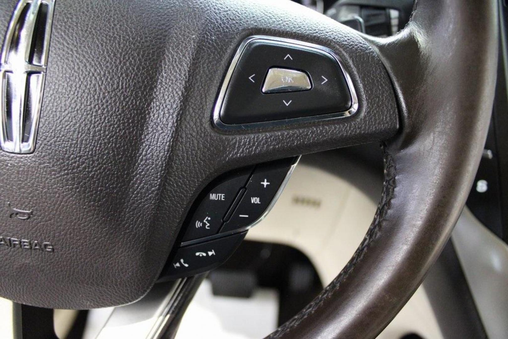 2016 White Platinum Clearcoat Metallic /White Sands/Espresso Lincoln MKC Reserve (5LMCJ3C98GU) with an EcoBoost 2.0L I4 GTDi DOHC Turbocharged VCT engine, Automatic transmission, located at 15300 Midway Rd., Addison, TX, 75001, (972) 702-0011, 32.958321, -96.838074 - Photo#25