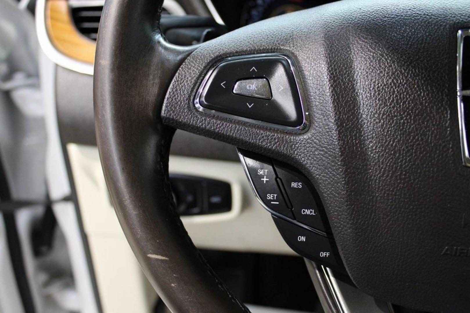 2016 White Platinum Clearcoat Metallic /White Sands/Espresso Lincoln MKC Reserve (5LMCJ3C98GU) with an EcoBoost 2.0L I4 GTDi DOHC Turbocharged VCT engine, Automatic transmission, located at 15300 Midway Rd., Addison, TX, 75001, (972) 702-0011, 32.958321, -96.838074 - Photo#26