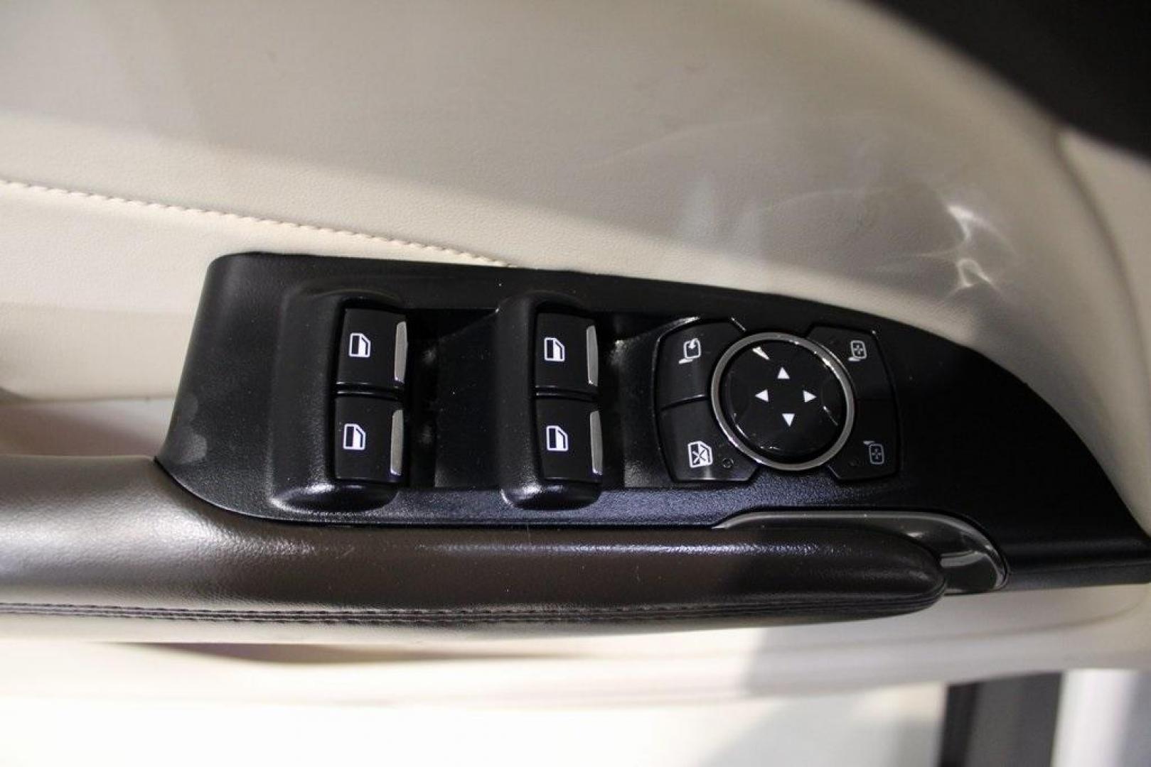 2016 White Platinum Clearcoat Metallic /White Sands/Espresso Lincoln MKC Reserve (5LMCJ3C98GU) with an EcoBoost 2.0L I4 GTDi DOHC Turbocharged VCT engine, Automatic transmission, located at 15300 Midway Rd., Addison, TX, 75001, (972) 702-0011, 32.958321, -96.838074 - Photo#28