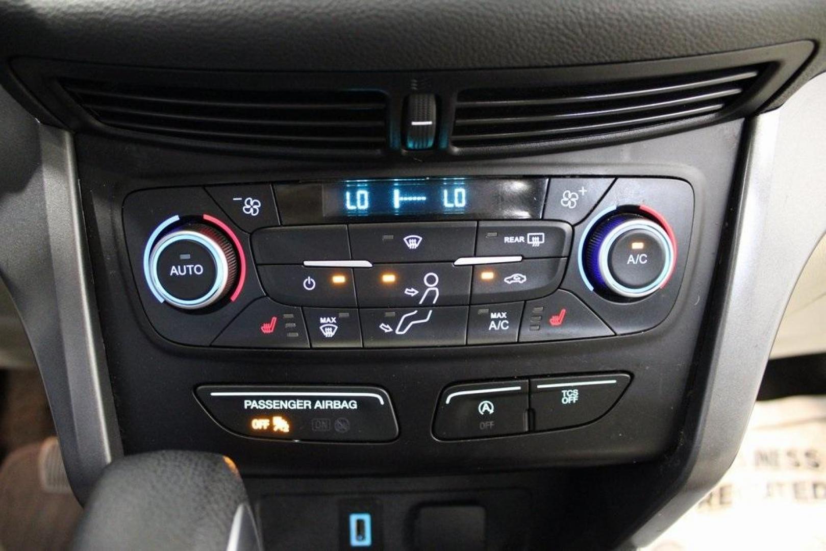 2018 Ingot Silver /Medium Light Stone Ford Escape SE (1FMCU0GD6JU) with an EcoBoost 2.0L I4 GTDi DOHC Turbocharged VCT engine, Automatic transmission, located at 15300 Midway Rd., Addison, TX, 75001, (972) 702-0011, 32.958321, -96.838074 - Photo#22