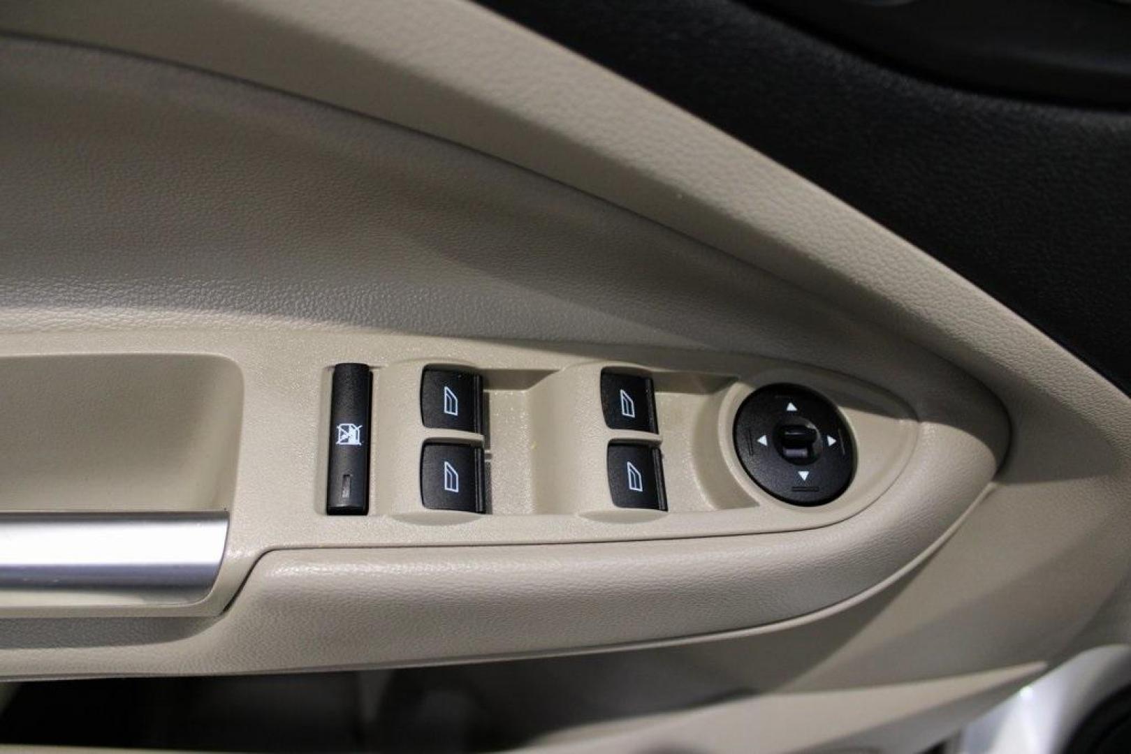 2018 Ingot Silver /Medium Light Stone Ford Escape SE (1FMCU0GD6JU) with an EcoBoost 2.0L I4 GTDi DOHC Turbocharged VCT engine, Automatic transmission, located at 15300 Midway Rd., Addison, TX, 75001, (972) 702-0011, 32.958321, -96.838074 - Photo#27