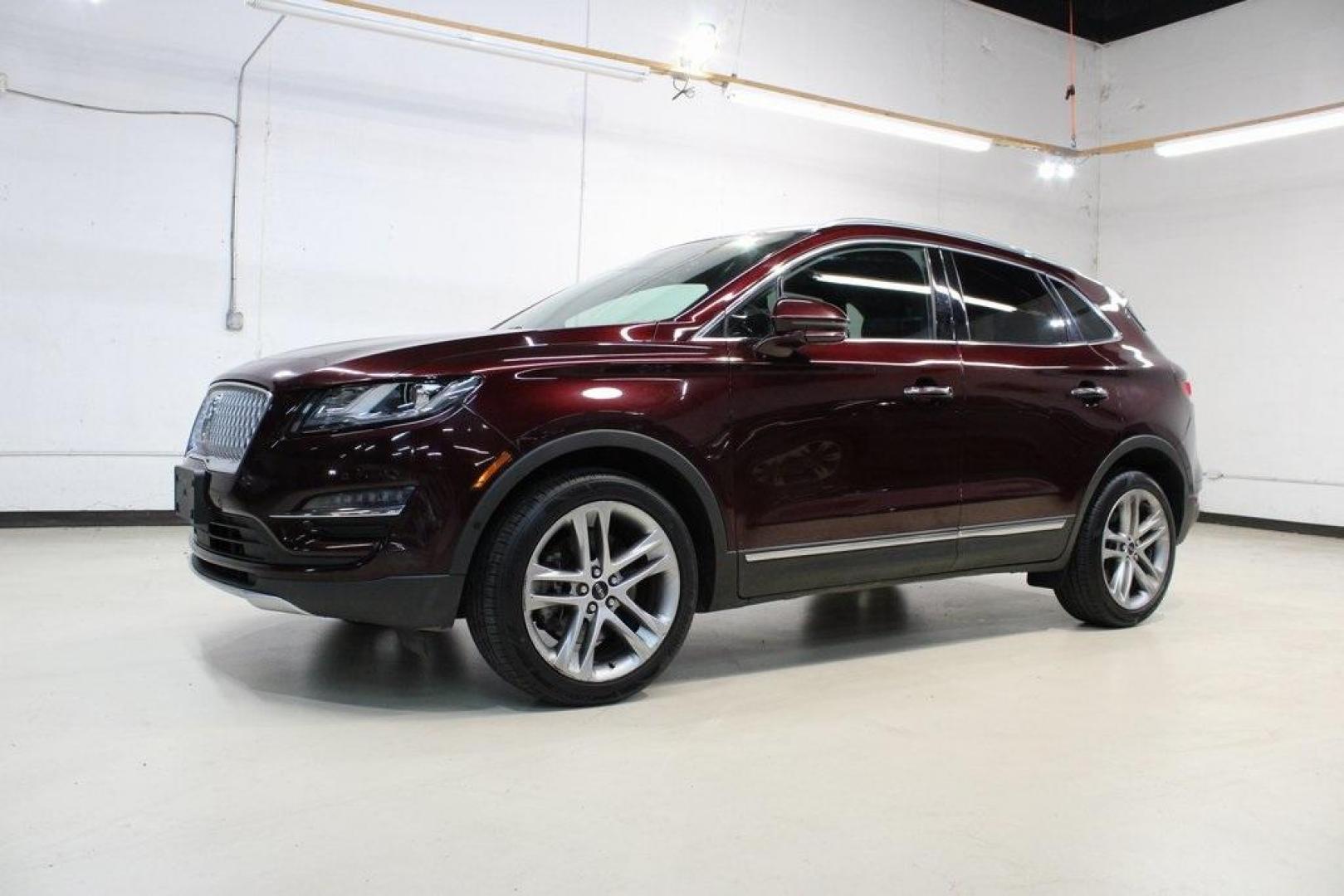 2019 Burgundy /Ebony Lincoln MKC Reserve (5LMCJ3D9XKU) with an 2.0L I4 engine, Automatic transmission, located at 15300 Midway Rd., Addison, TX, 75001, (972) 702-0011, 32.958321, -96.838074 - Photo#4