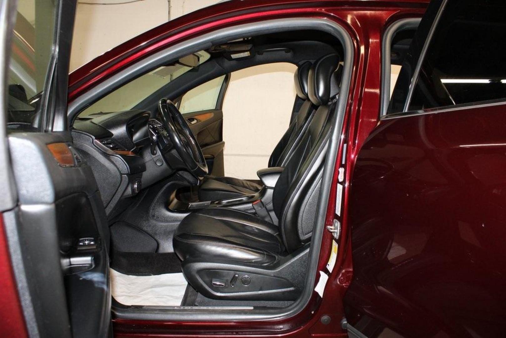 2019 Burgundy /Ebony Lincoln MKC Reserve (5LMCJ3D9XKU) with an 2.0L I4 engine, Automatic transmission, located at 15300 Midway Rd., Addison, TX, 75001, (972) 702-0011, 32.958321, -96.838074 - Photo#13