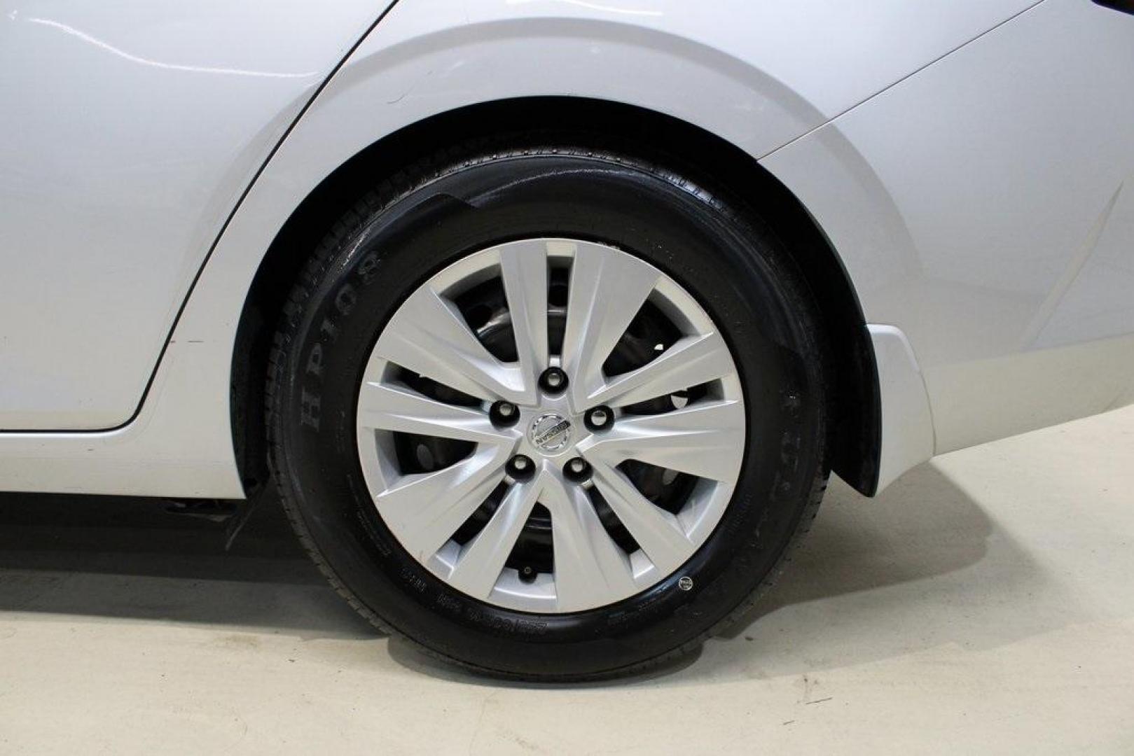 2021 Brilliant Silver Metallic /Charcoal Nissan Sentra S (3N1AB8BV6MY) with an 2.0L DOHC engine, CVT transmission, located at 15300 Midway Rd., Addison, TX, 75001, (972) 702-0011, 32.958321, -96.838074 - Photo#9