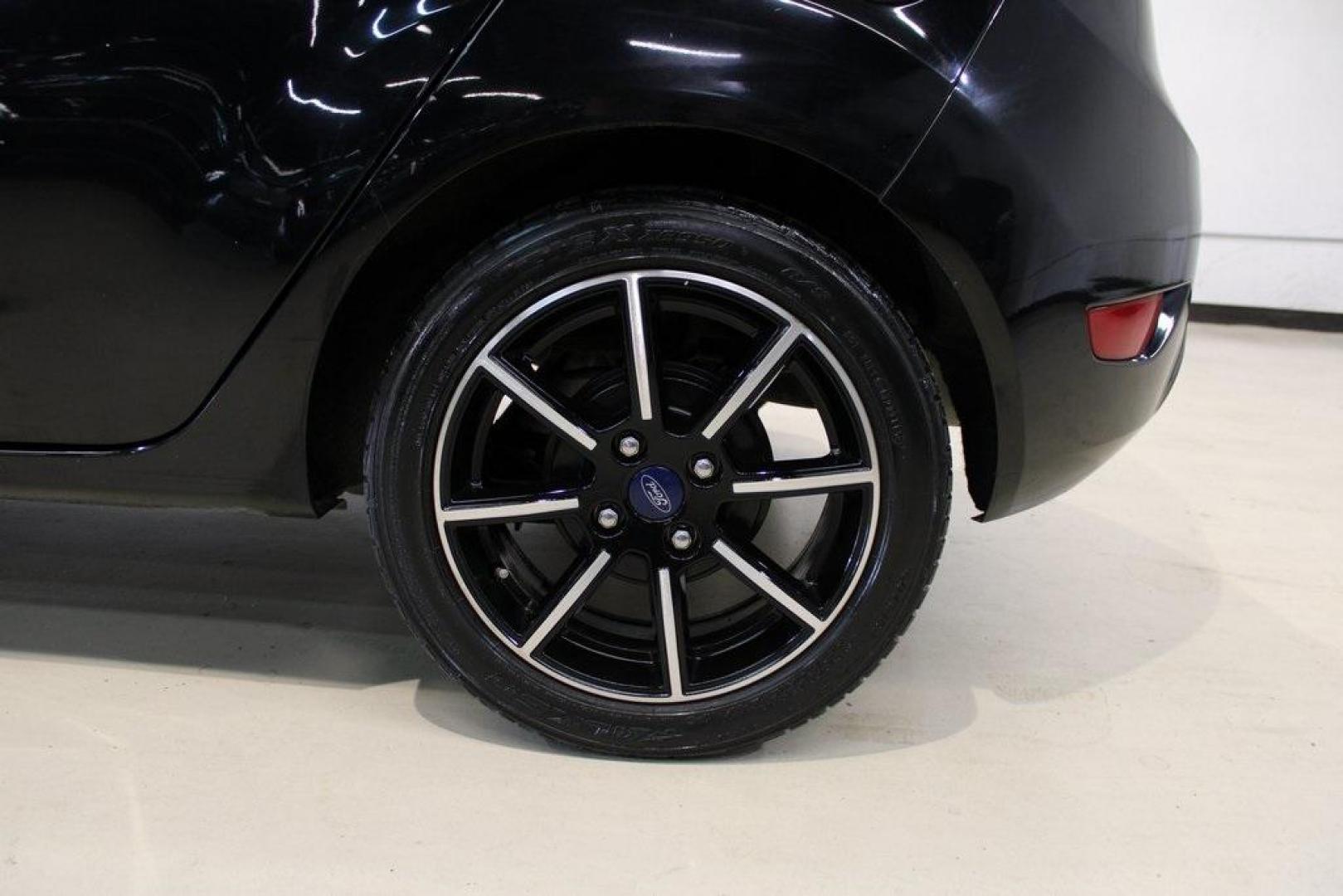 2018 Shadow Black /Charcoal Black Ford Fiesta SE (3FADP4EJ0JM) with an 1.6L I4 Ti-VCT engine, Automatic transmission, located at 15300 Midway Rd., Addison, TX, 75001, (972) 702-0011, 32.958321, -96.838074 - Photo#8
