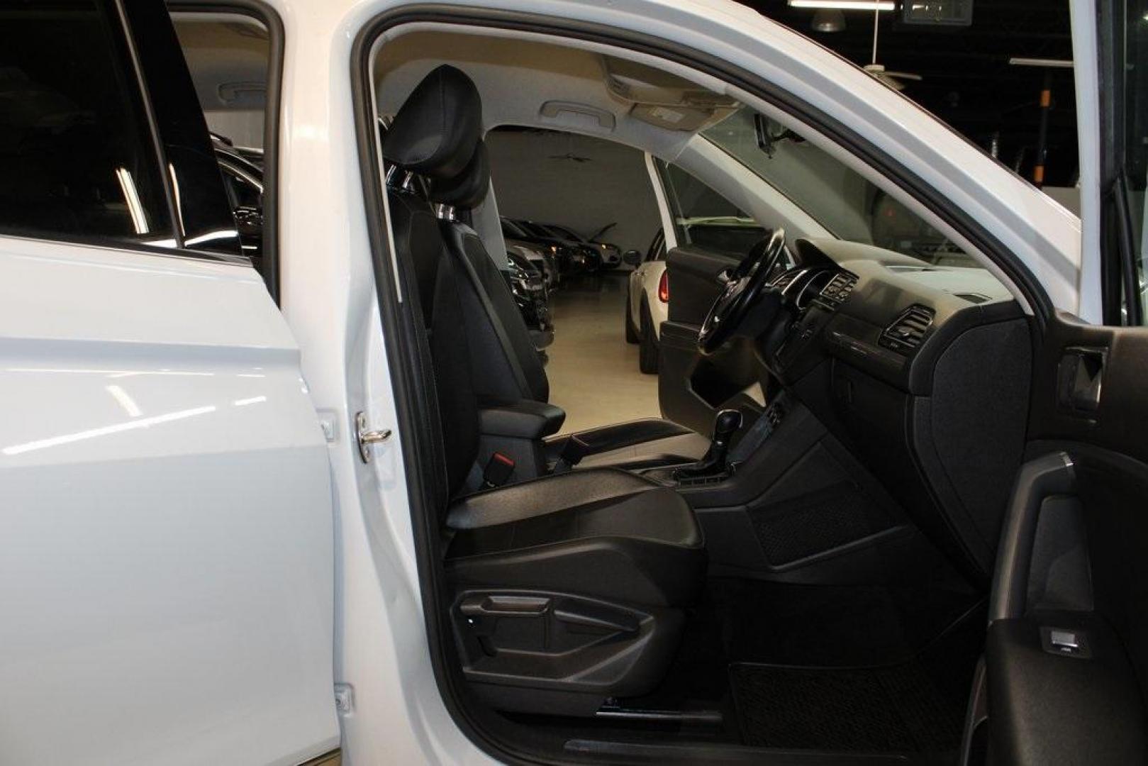 2018 Silk Blue Metallic /Titan Black Volkswagen Tiguan 2.0T SEL (3VV3B7AX2JM) with an 2.0L TSI DOHC engine, Automatic transmission, located at 15300 Midway Rd., Addison, TX, 75001, (972) 702-0011, 32.958321, -96.838074 - Photo#13