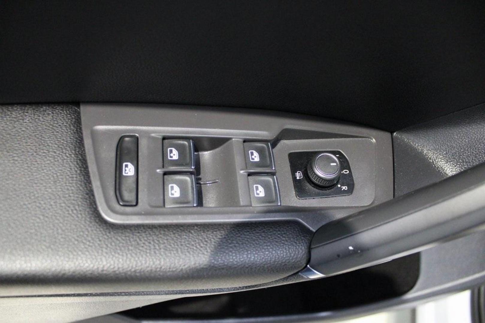 2018 Silk Blue Metallic /Titan Black Volkswagen Tiguan 2.0T SEL (3VV3B7AX2JM) with an 2.0L TSI DOHC engine, Automatic transmission, located at 15300 Midway Rd., Addison, TX, 75001, (972) 702-0011, 32.958321, -96.838074 - Photo#25