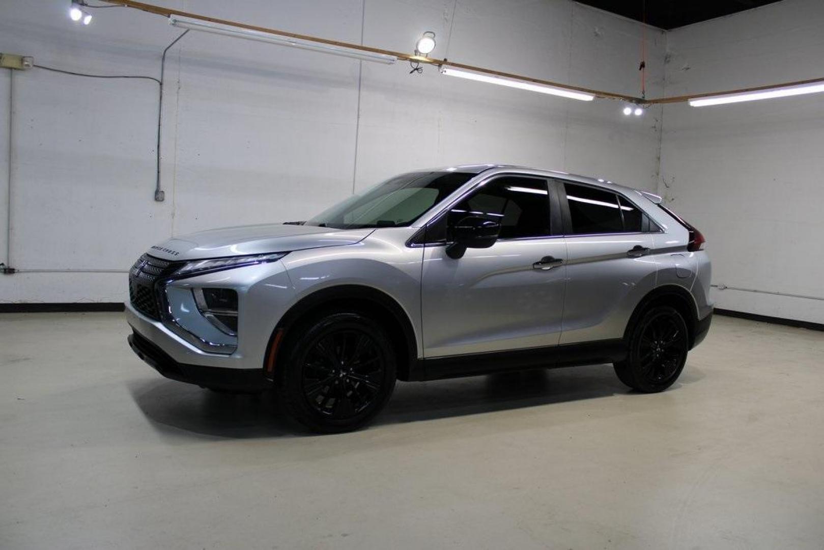 2022 Alloy Silver Metallic /Black Mitsubishi Eclipse Cross LE (JA4ASVAA3NZ) with an 1.5L I4 DI Turbocharged DOHC 16V LEV3-ULEV70 152hp engine, CVT transmission, located at 15300 Midway Rd., Addison, TX, 75001, (972) 702-0011, 32.958321, -96.838074 - Photo#4
