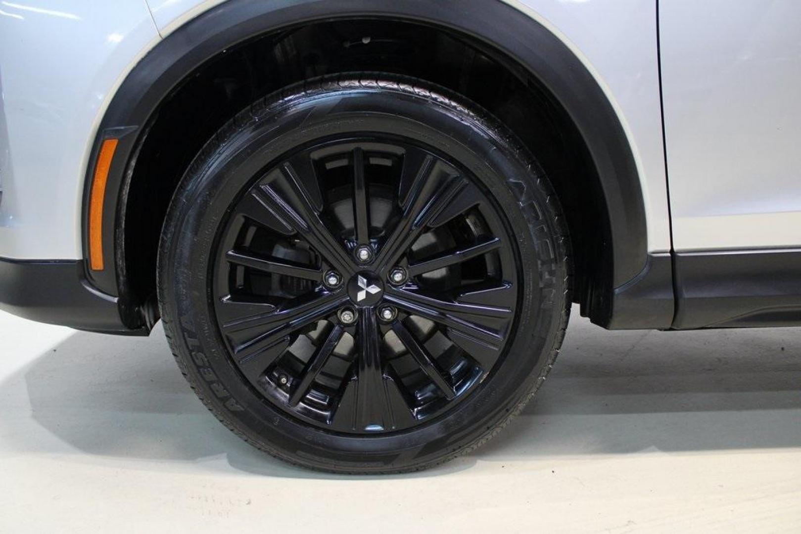 2022 Alloy Silver Metallic /Black Mitsubishi Eclipse Cross LE (JA4ASVAA3NZ) with an 1.5L I4 DI Turbocharged DOHC 16V LEV3-ULEV70 152hp engine, CVT transmission, located at 15300 Midway Rd., Addison, TX, 75001, (972) 702-0011, 32.958321, -96.838074 - Photo#8