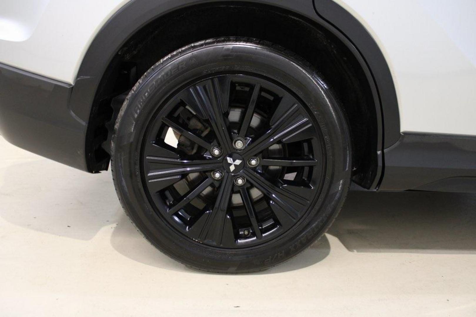 2022 Alloy Silver Metallic /Black Mitsubishi Eclipse Cross LE (JA4ASVAA3NZ) with an 1.5L I4 DI Turbocharged DOHC 16V LEV3-ULEV70 152hp engine, CVT transmission, located at 15300 Midway Rd., Addison, TX, 75001, (972) 702-0011, 32.958321, -96.838074 - Photo#10