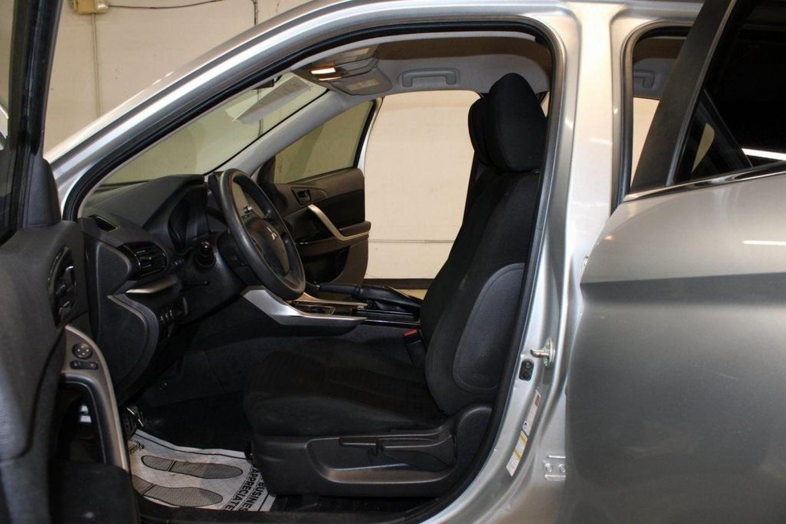 2022 Alloy Silver Metallic /Black Mitsubishi Eclipse Cross LE (JA4ASVAA3NZ) with an 1.5L I4 DI Turbocharged DOHC 16V LEV3-ULEV70 152hp engine, CVT transmission, located at 15300 Midway Rd., Addison, TX, 75001, (972) 702-0011, 32.958321, -96.838074 - Photo#12