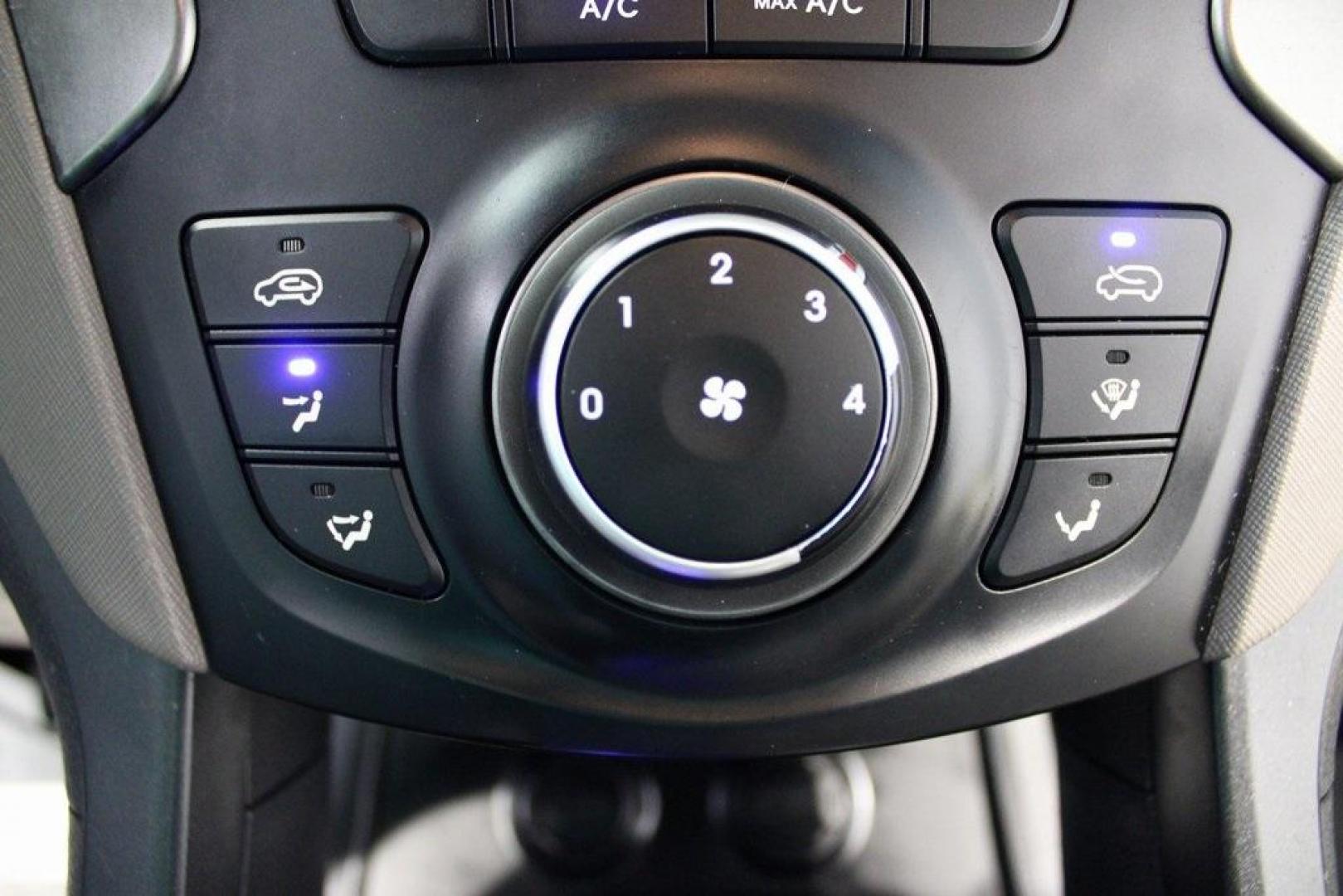 2018 Twilight Black /Gray Hyundai Santa Fe Sport 2.4 Base (5XYZT3LBXJG) with an 2.4L I4 DGI DOHC 16V engine, Automatic transmission, located at 15300 Midway Rd., Addison, TX, 75001, (972) 702-0011, 32.958321, -96.838074 - Photo#20