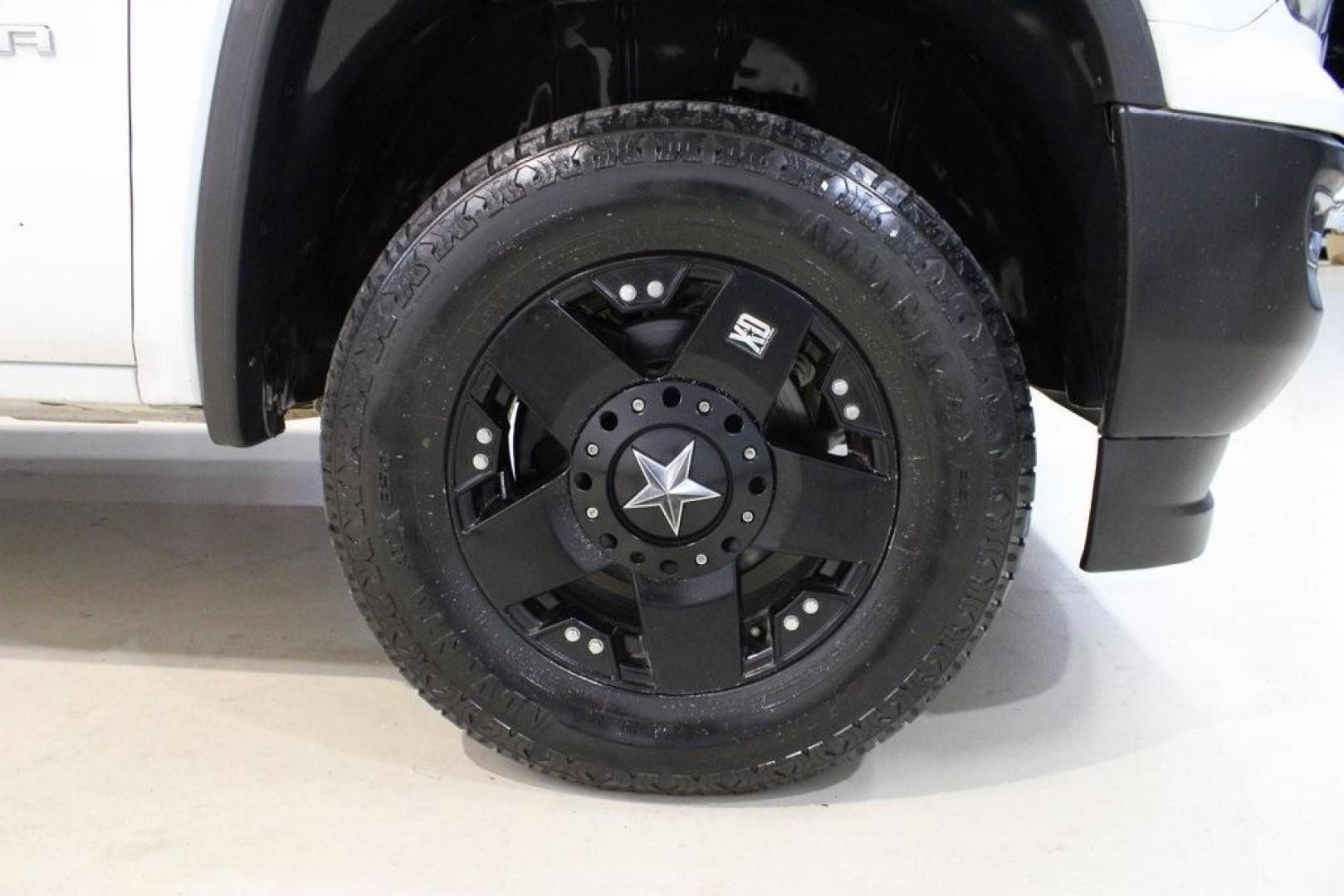 2017 Summit White /Dark Ash Seats With Jet Black Interior Accents GMC Sierra 1500 Base (1GTN1LEC8HZ) with an EcoTec3 5.3L V8 engine, Automatic transmission, located at 15300 Midway Rd., Addison, TX, 75001, (972) 702-0011, 32.958321, -96.838074 - Photo#8