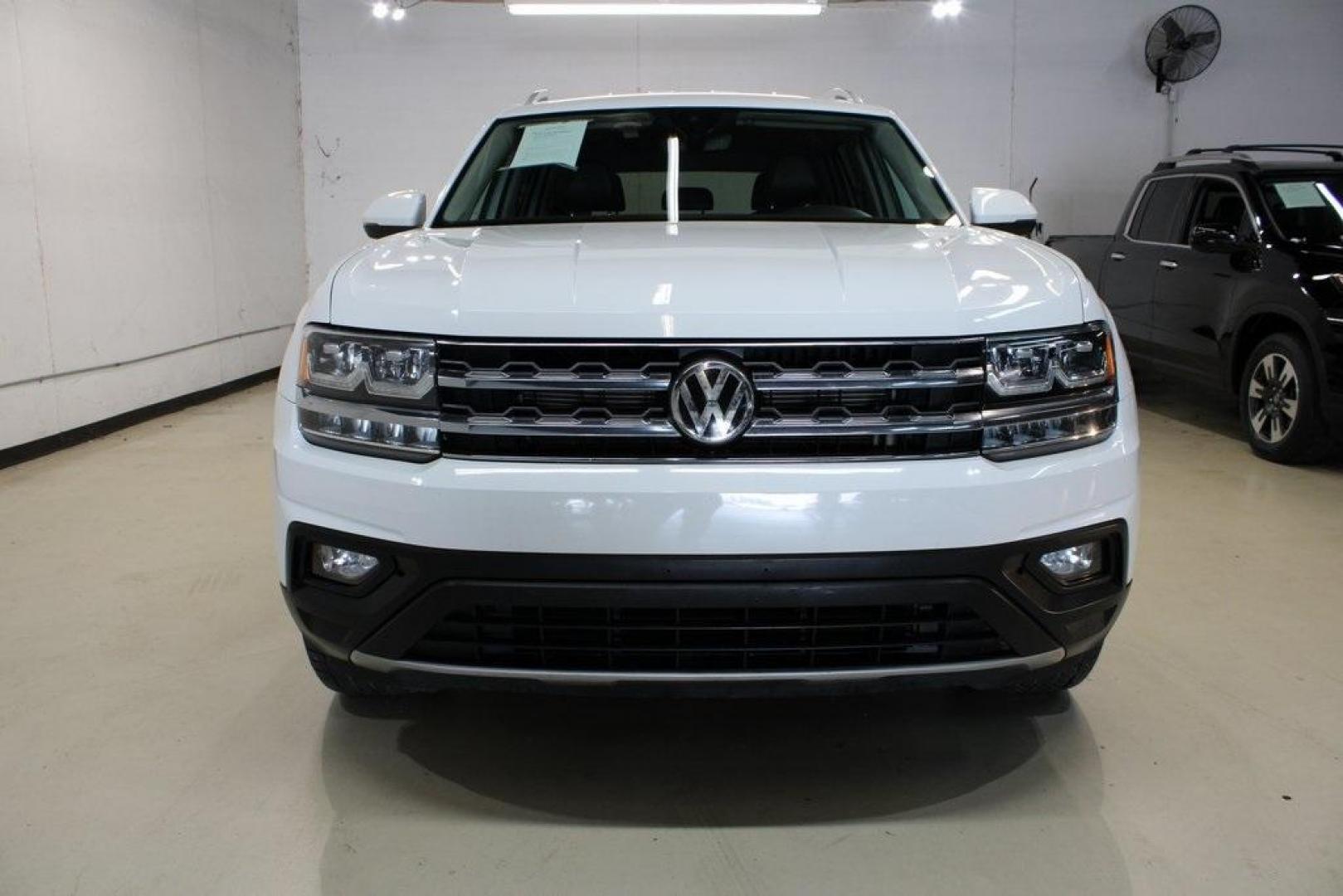 2019 Pure White /Titan Black Volkswagen Atlas 3.6L V6 SE (1V2WR2CA6KC) with an 3.6L VR6 engine, Automatic transmission, located at 15300 Midway Rd., Addison, TX, 75001, (972) 702-0011, 32.958321, -96.838074 - Photo#5