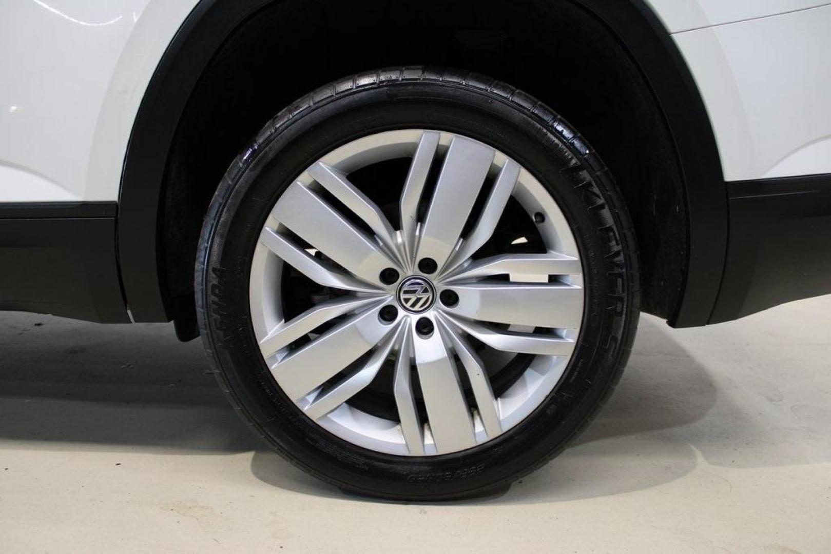 2019 Pure White /Titan Black Volkswagen Atlas 3.6L V6 SE (1V2WR2CA6KC) with an 3.6L VR6 engine, Automatic transmission, located at 15300 Midway Rd., Addison, TX, 75001, (972) 702-0011, 32.958321, -96.838074 - Photo#8