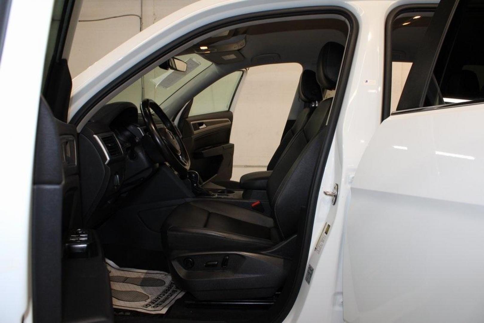 2019 Pure White /Titan Black Volkswagen Atlas 3.6L V6 SE (1V2WR2CA6KC) with an 3.6L VR6 engine, Automatic transmission, located at 15300 Midway Rd., Addison, TX, 75001, (972) 702-0011, 32.958321, -96.838074 - Photo#11