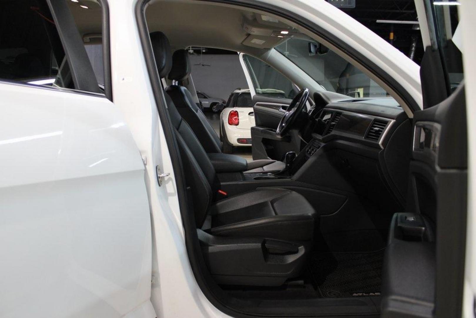 2019 Pure White /Titan Black Volkswagen Atlas 3.6L V6 SE (1V2WR2CA6KC) with an 3.6L VR6 engine, Automatic transmission, located at 15300 Midway Rd., Addison, TX, 75001, (972) 702-0011, 32.958321, -96.838074 - Photo#12