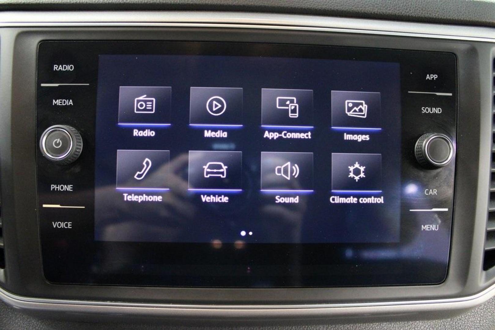 2019 Pure White /Titan Black Volkswagen Atlas 3.6L V6 SE (1V2WR2CA6KC) with an 3.6L VR6 engine, Automatic transmission, located at 15300 Midway Rd., Addison, TX, 75001, (972) 702-0011, 32.958321, -96.838074 - Photo#19