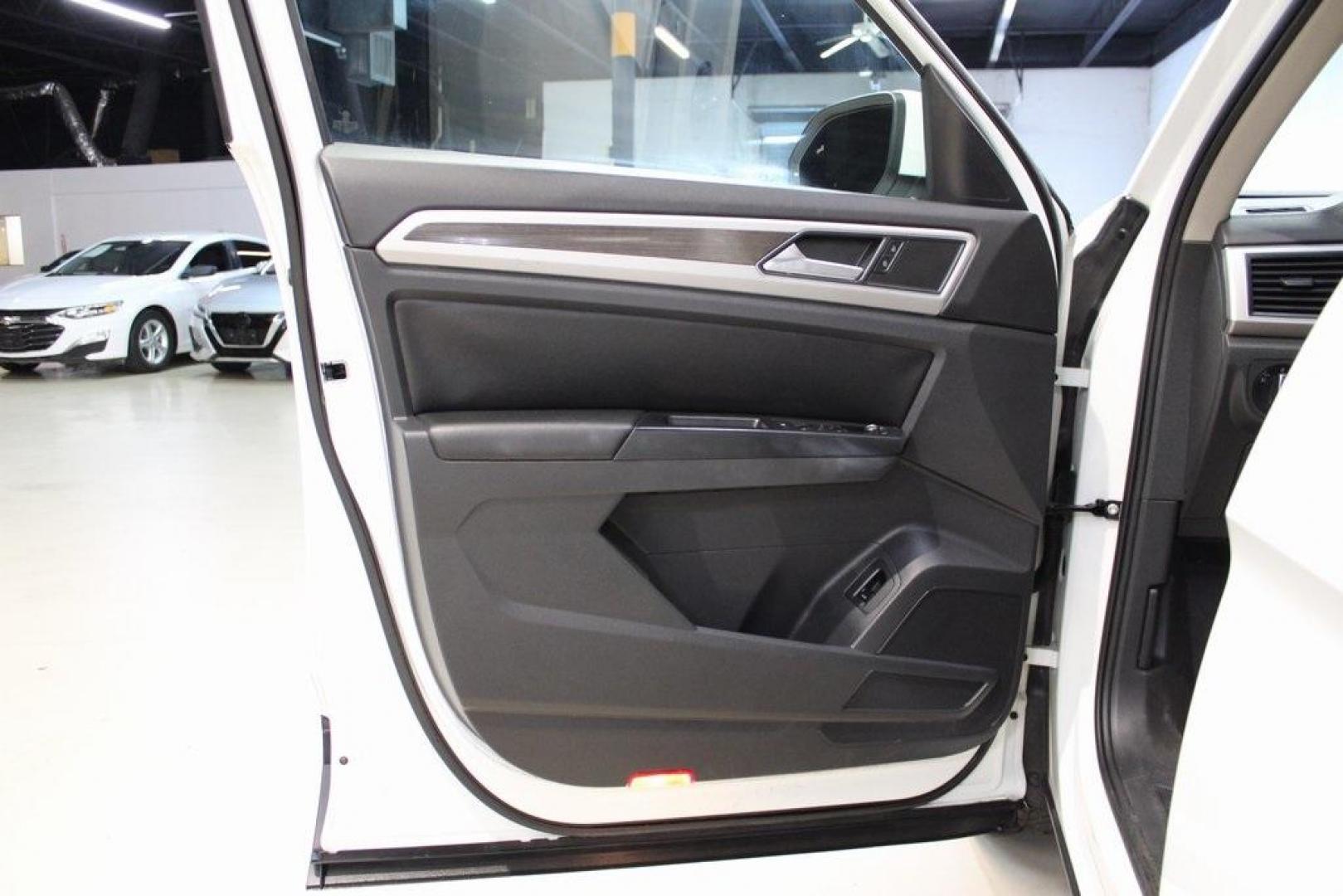 2019 Pure White /Titan Black Volkswagen Atlas 3.6L V6 SE (1V2WR2CA6KC) with an 3.6L VR6 engine, Automatic transmission, located at 15300 Midway Rd., Addison, TX, 75001, (972) 702-0011, 32.958321, -96.838074 - Photo#25