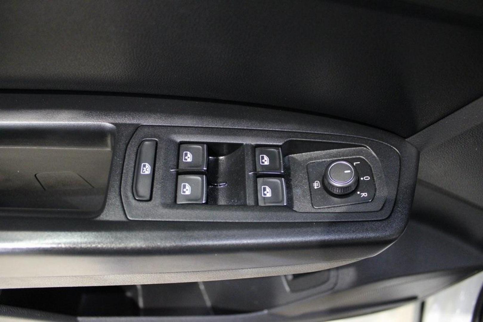 2019 Pure White /Titan Black Volkswagen Atlas 3.6L V6 SE (1V2WR2CA6KC) with an 3.6L VR6 engine, Automatic transmission, located at 15300 Midway Rd., Addison, TX, 75001, (972) 702-0011, 32.958321, -96.838074 - Photo#26