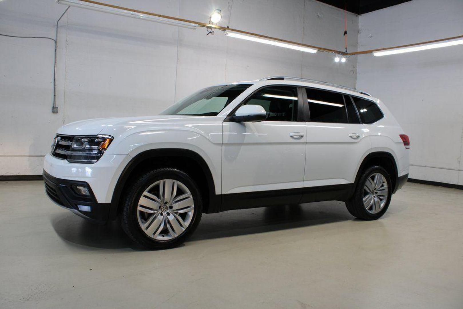 2019 Pure White /Titan Black Volkswagen Atlas 3.6L V6 SE (1V2WR2CA6KC) with an 3.6L VR6 engine, Automatic transmission, located at 15300 Midway Rd., Addison, TX, 75001, (972) 702-0011, 32.958321, -96.838074 - 2019 Volkswagen Atlas SE 4MOTION<br><br>Now Available at Midway Auto Group Addison, Texas<br><br>Spacious, powerful, and family-ready, the 2019 Volkswagen Atlas SE 4MOTION delivers three-row versatility with the confidence of Volkswagens all-wheel-drive system. With its roomy cabin, refined ride qu - Photo#4