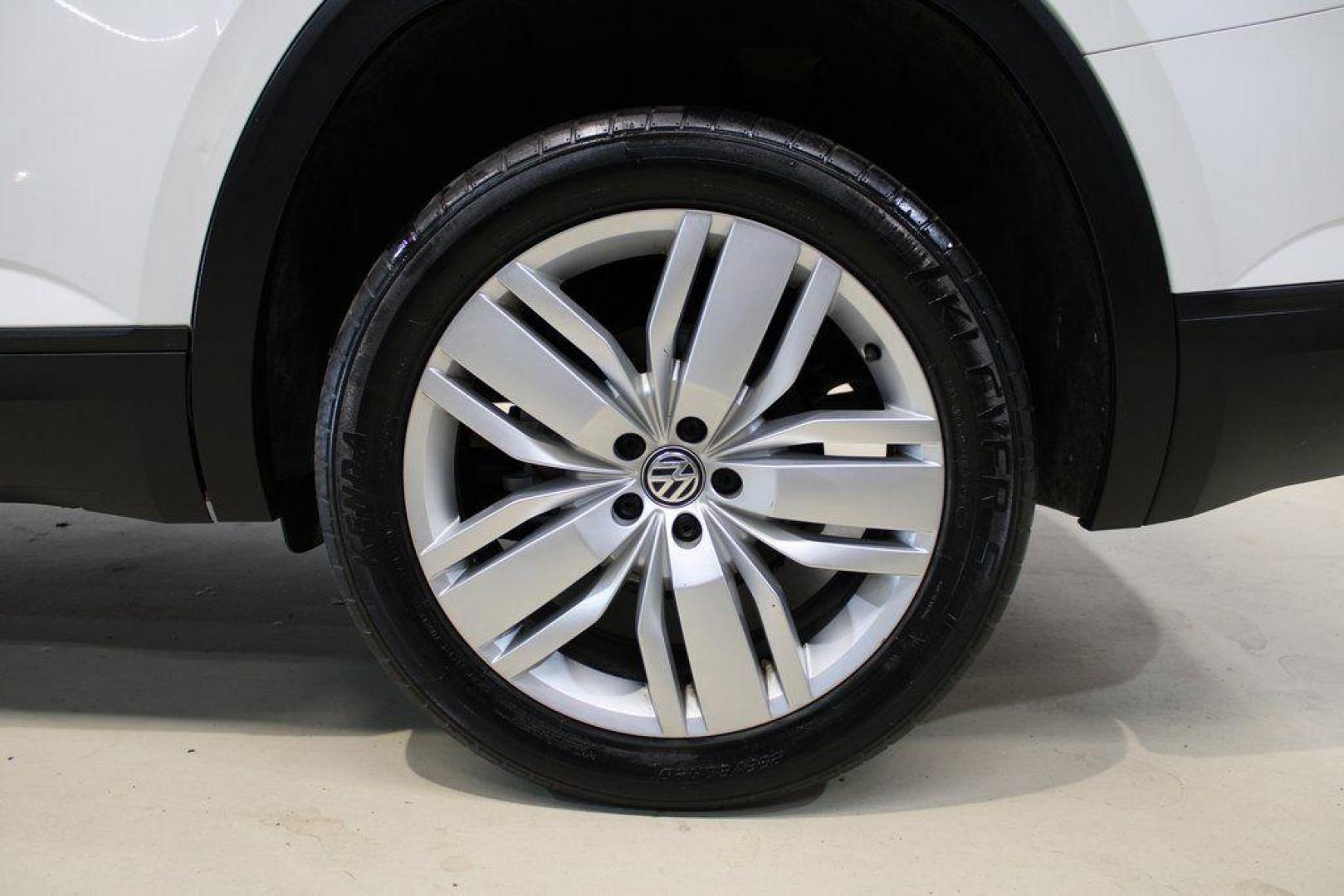 2019 Pure White /Titan Black Volkswagen Atlas 3.6L V6 SE (1V2WR2CA6KC) with an 3.6L VR6 engine, Automatic transmission, located at 15300 Midway Rd., Addison, TX, 75001, (972) 702-0011, 32.958321, -96.838074 - 2019 Volkswagen Atlas SE 4MOTION<br><br>Now Available at Midway Auto Group Addison, Texas<br><br>Spacious, powerful, and family-ready, the 2019 Volkswagen Atlas SE 4MOTION delivers three-row versatility with the confidence of Volkswagens all-wheel-drive system. With its roomy cabin, refined ride qu - Photo#8