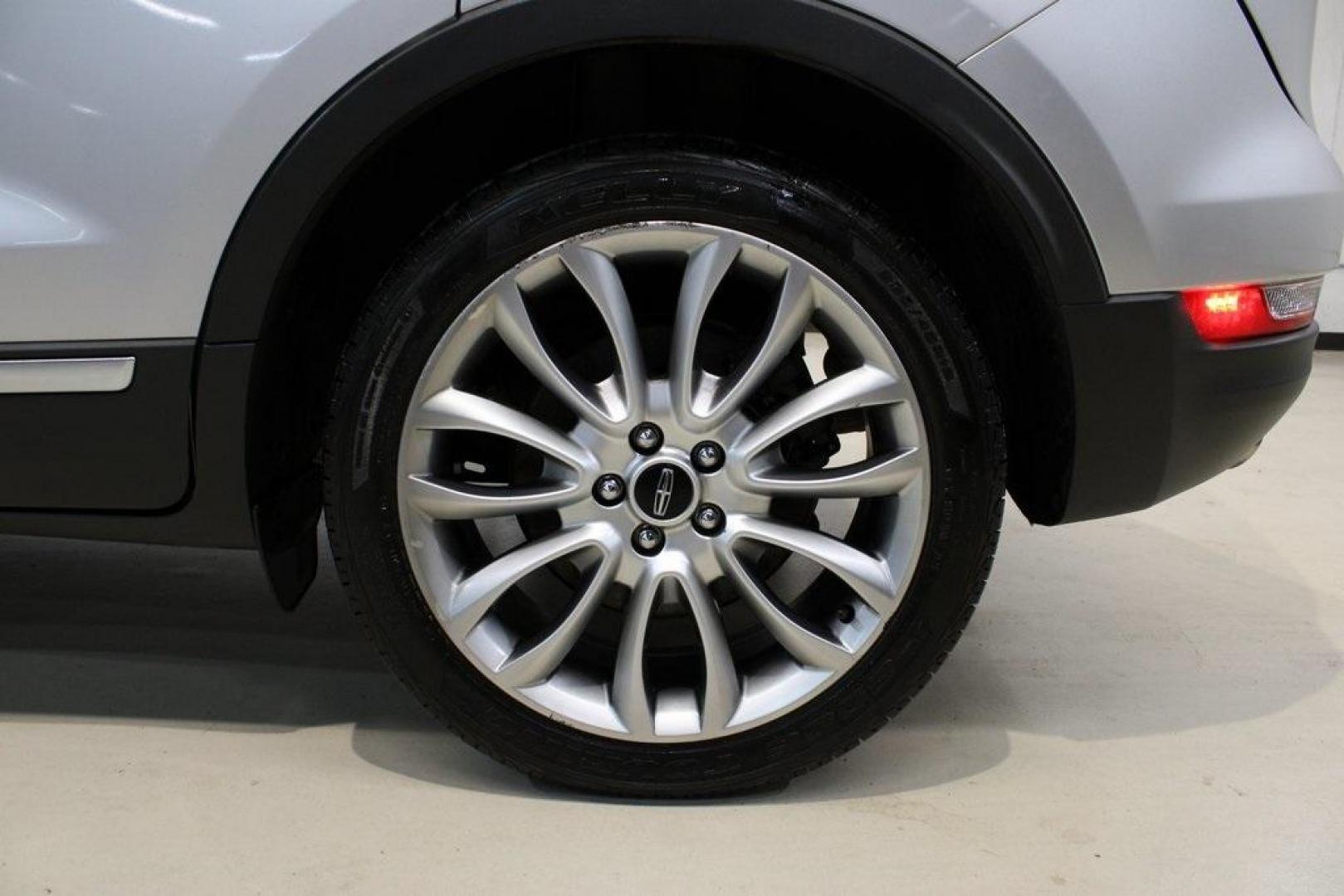 2015 Ingot Silver /Ebony Lincoln MKC Base (5LMCJ1A91FU) with an EcoBoost 2.0L I4 GTDi DOHC Turbocharged VCT engine, Automatic transmission, located at 15300 Midway Rd., Addison, TX, 75001, (972) 702-0011, 32.958321, -96.838074 - Photo#8