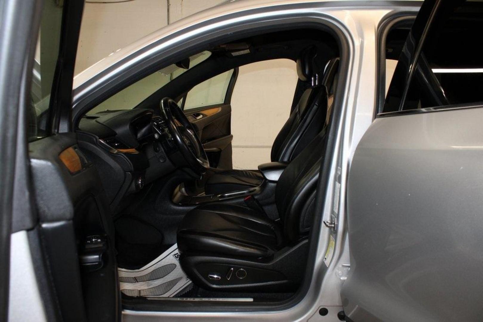 2015 Ingot Silver /Ebony Lincoln MKC Base (5LMCJ1A91FU) with an EcoBoost 2.0L I4 GTDi DOHC Turbocharged VCT engine, Automatic transmission, located at 15300 Midway Rd., Addison, TX, 75001, (972) 702-0011, 32.958321, -96.838074 - Photo#12