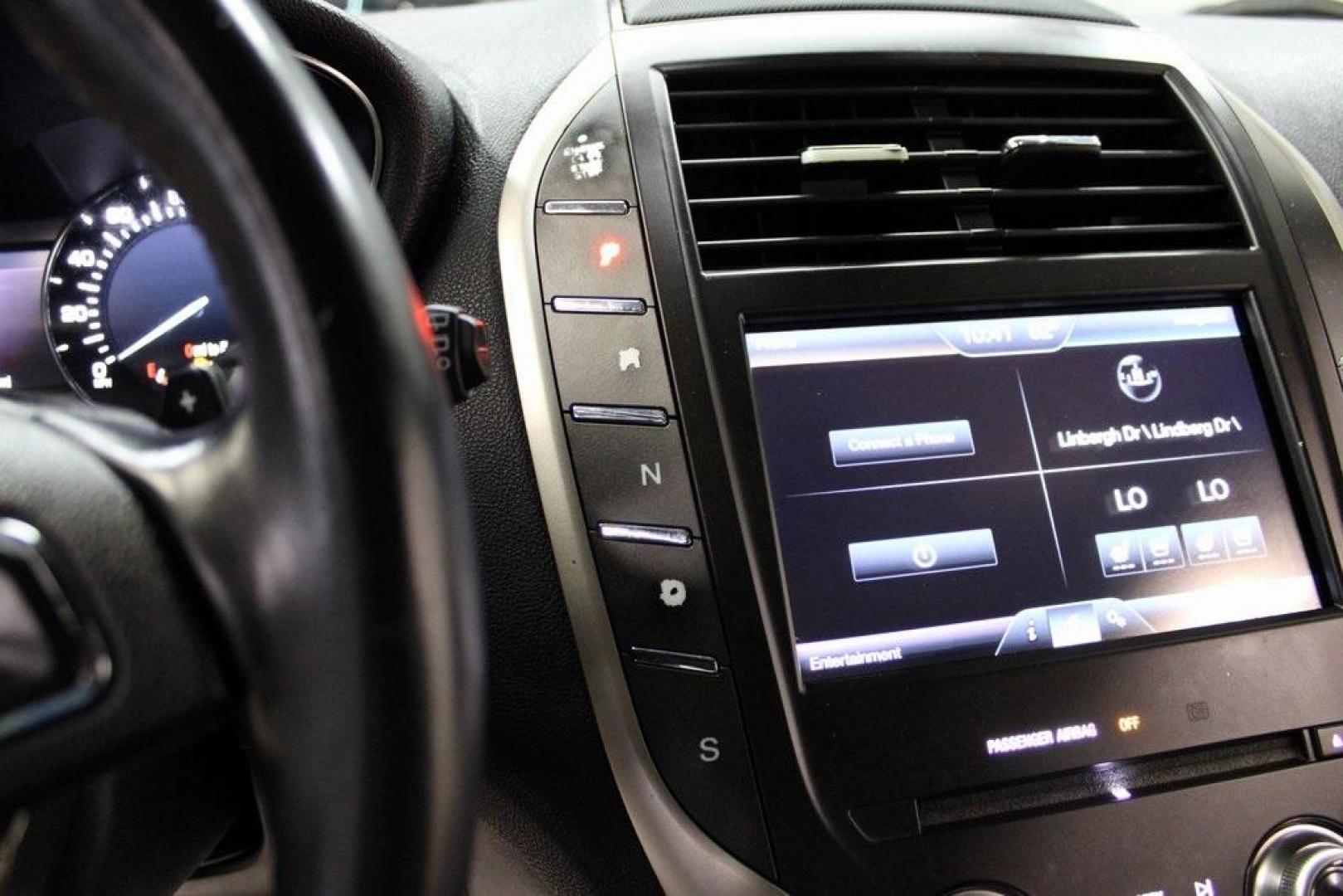 2015 Ingot Silver /Ebony Lincoln MKC Base (5LMCJ1A91FU) with an EcoBoost 2.0L I4 GTDi DOHC Turbocharged VCT engine, Automatic transmission, located at 15300 Midway Rd., Addison, TX, 75001, (972) 702-0011, 32.958321, -96.838074 - Photo#22