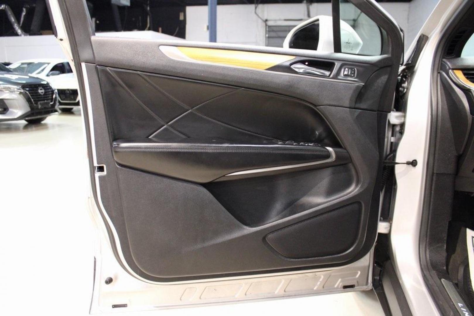 2015 Ingot Silver /Ebony Lincoln MKC Base (5LMCJ1A91FU) with an EcoBoost 2.0L I4 GTDi DOHC Turbocharged VCT engine, Automatic transmission, located at 15300 Midway Rd., Addison, TX, 75001, (972) 702-0011, 32.958321, -96.838074 - Photo#25