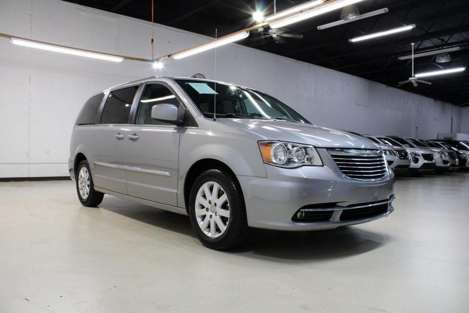 2016 Billet Silver Metallic Clearcoat /Black/Light Graystone Chrysler Town and Country Touring (2C4RC1BG4GR) with an 3.6L 6-Cylinder SMPI Flex Fuel DOHC engine, Automatic transmission, located at 15300 Midway Rd., Addison, TX, 75001, (972) 702-0011, 32.958321, -96.838074 - Photo#1