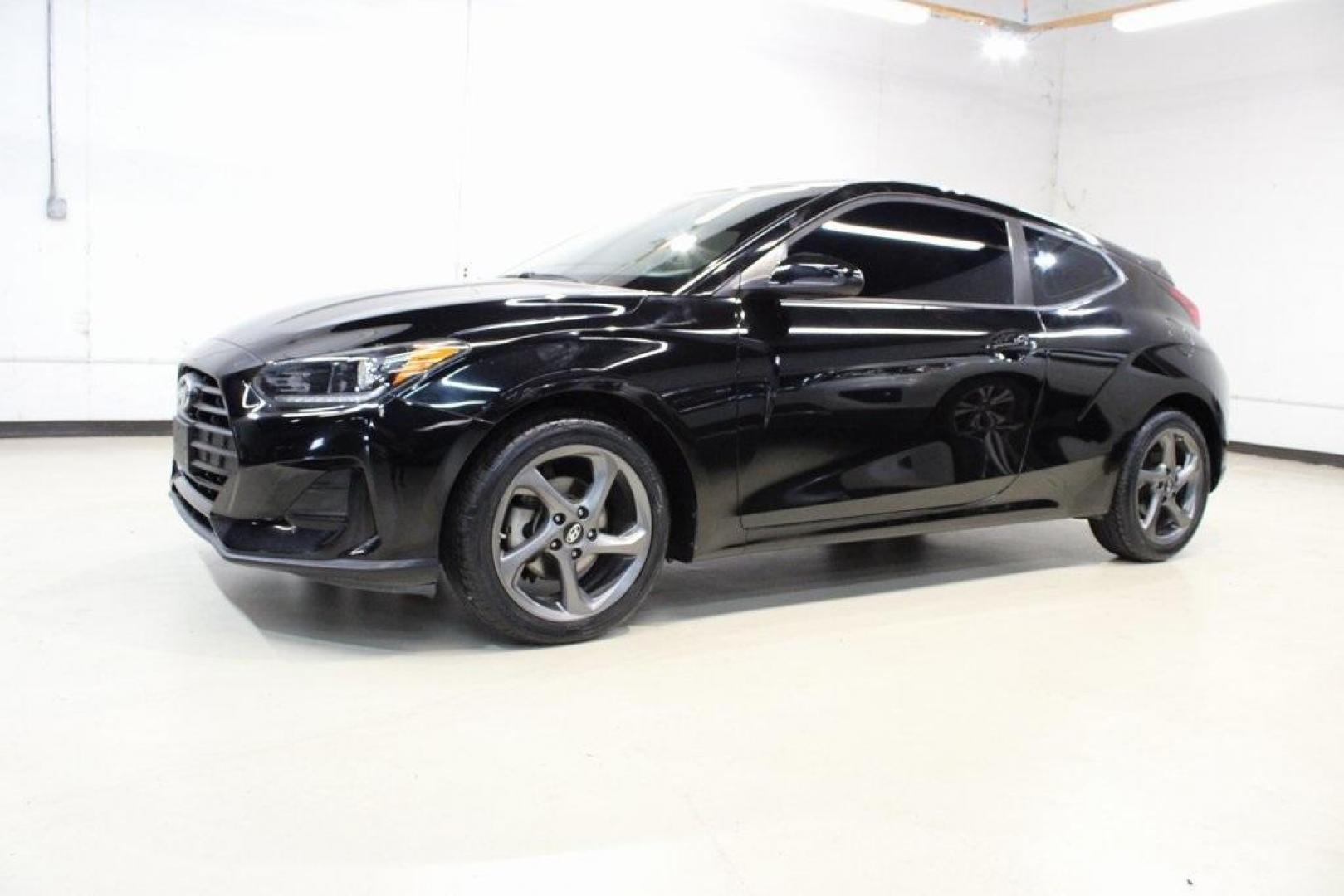 2019 Ultra Black Pearl /Black Hyundai Veloster 2.0 (KMHTG6AF1KU) with an 2.0L 4-Cylinder MPI DOHC engine, Automatic transmission, located at 15300 Midway Rd., Addison, TX, 75001, (972) 702-0011, 32.958321, -96.838074 - Photo#5
