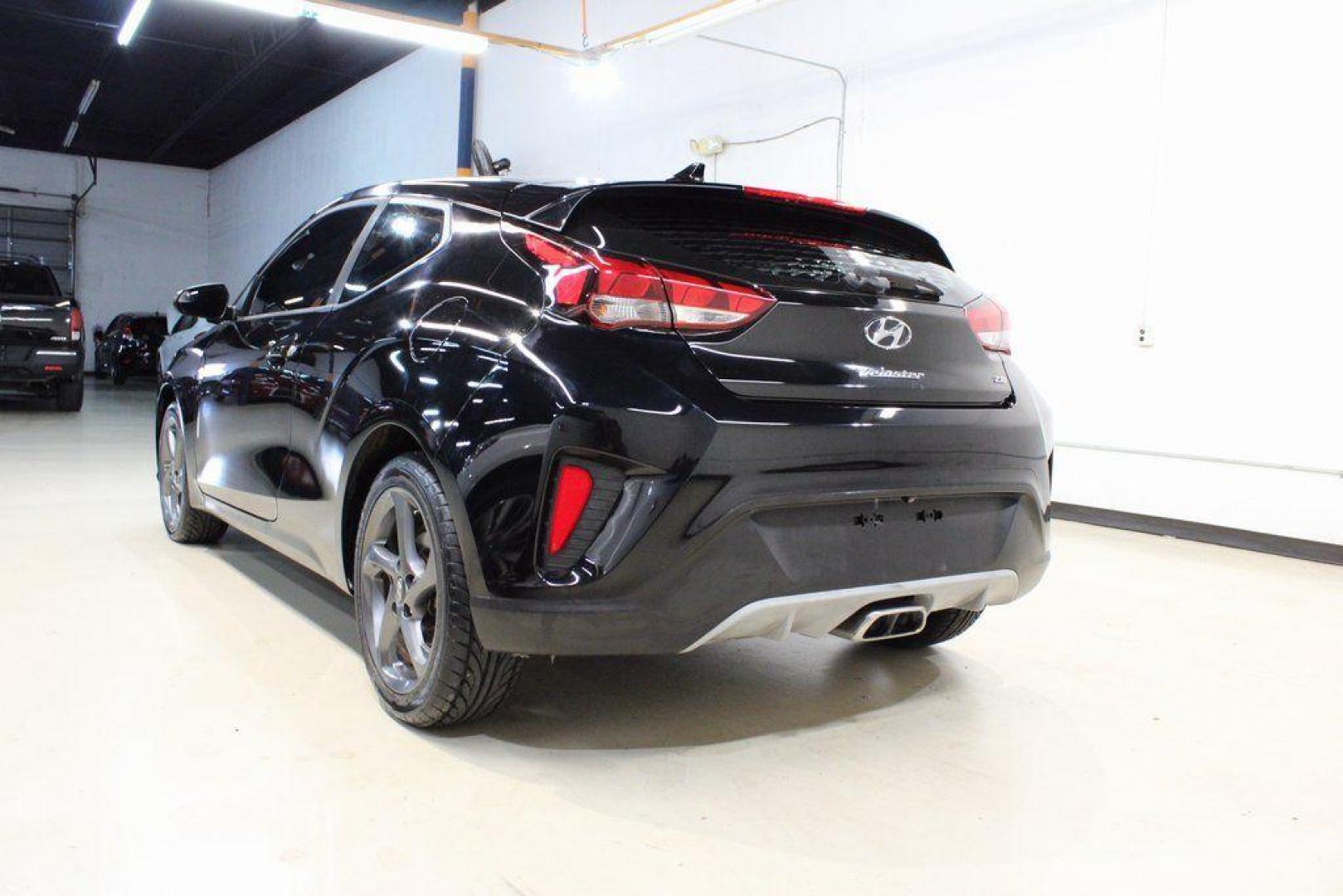 2019 Ultra Black Pearl /Black Hyundai Veloster 2.0 (KMHTG6AF1KU) with an 2.0L 4-Cylinder MPI DOHC engine, Automatic transmission, located at 15300 Midway Rd., Addison, TX, 75001, (972) 702-0011, 32.958321, -96.838074 - 2019 Hyundai Veloster 2.0 Premium<br><br>Now Available at Midway Auto Group Addison, Texas<br><br>Sporty, stylish, and packed with technologythe 2019 Hyundai Veloster 2.0 Premium stands out with its unique three-door design and fun-to-drive character. With upgraded interior features, strong fuel ef - Photo#3