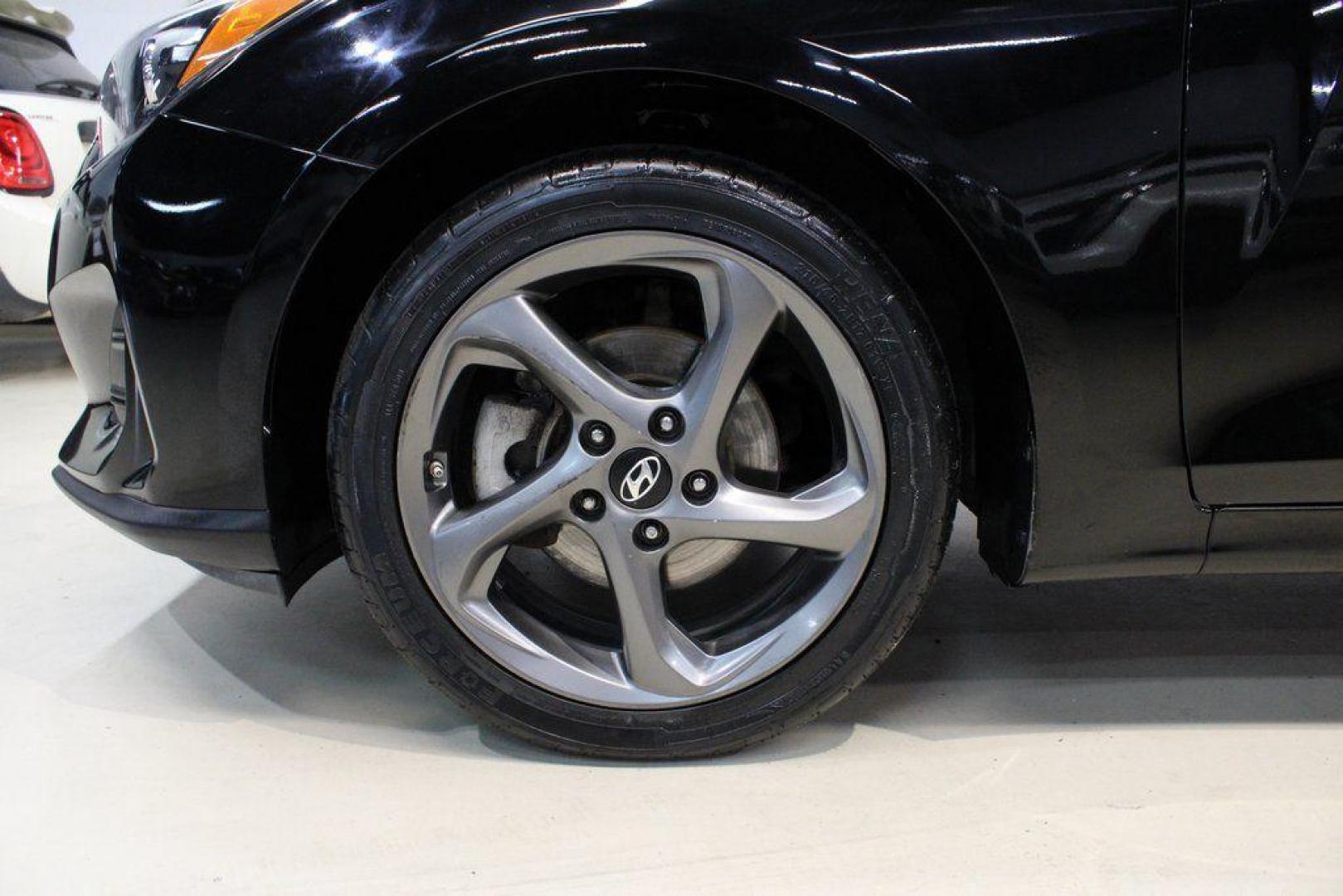 2019 Ultra Black Pearl /Black Hyundai Veloster 2.0 (KMHTG6AF1KU) with an 2.0L 4-Cylinder MPI DOHC engine, Automatic transmission, located at 15300 Midway Rd., Addison, TX, 75001, (972) 702-0011, 32.958321, -96.838074 - 2019 Hyundai Veloster 2.0 Premium<br><br>Now Available at Midway Auto Group Addison, Texas<br><br>Sporty, stylish, and packed with technologythe 2019 Hyundai Veloster 2.0 Premium stands out with its unique three-door design and fun-to-drive character. With upgraded interior features, strong fuel ef - Photo#9