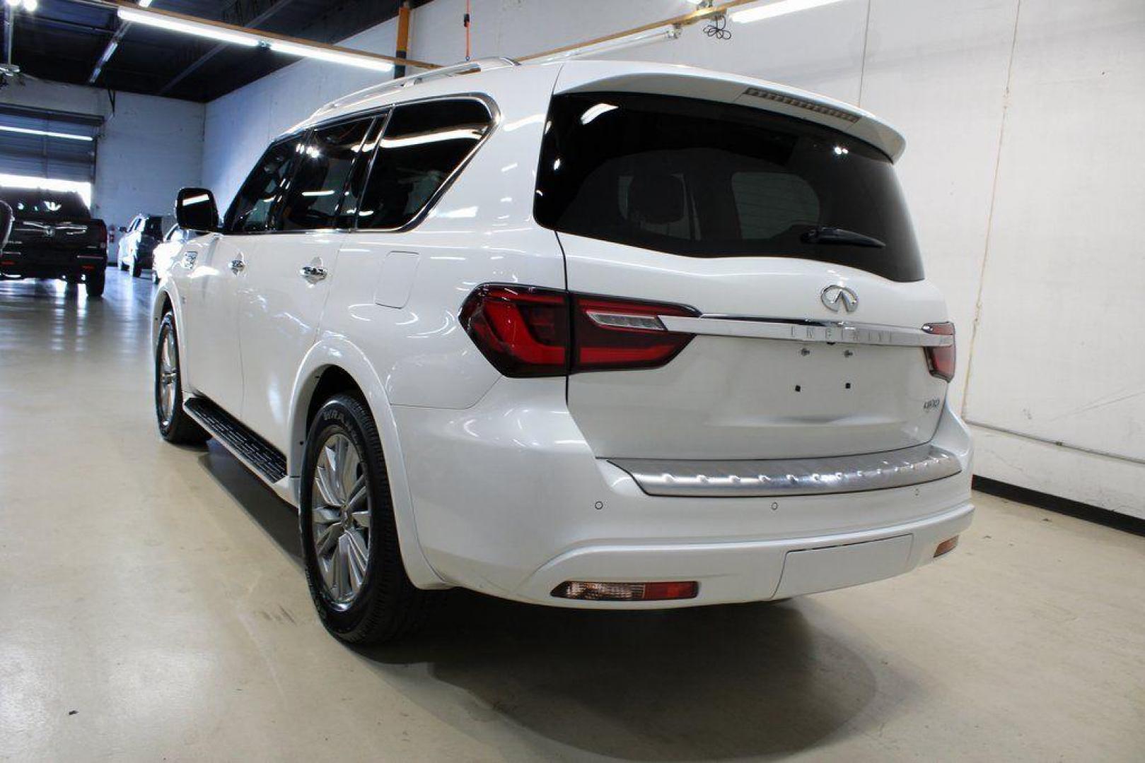 2018 Moonstone White /Graphite INFINITI QX80 Base (JN8AZ2NF0J9) with an 5.6L V8 engine, Automatic transmission, located at 15300 Midway Rd., Addison, TX, 75001, (972) 702-0011, 32.958321, -96.838074 - 2018 INFINITI QX80<br><br>Now Available at Midway Auto Group, Addison, Texas<br><br>Bold, luxurious, and built for families who want full-size capability with premium comfort, the 2018 INFINITI QX80 stands at the top of the luxury SUV segment. With powerful V8 performance, a commanding road presence - Photo#3