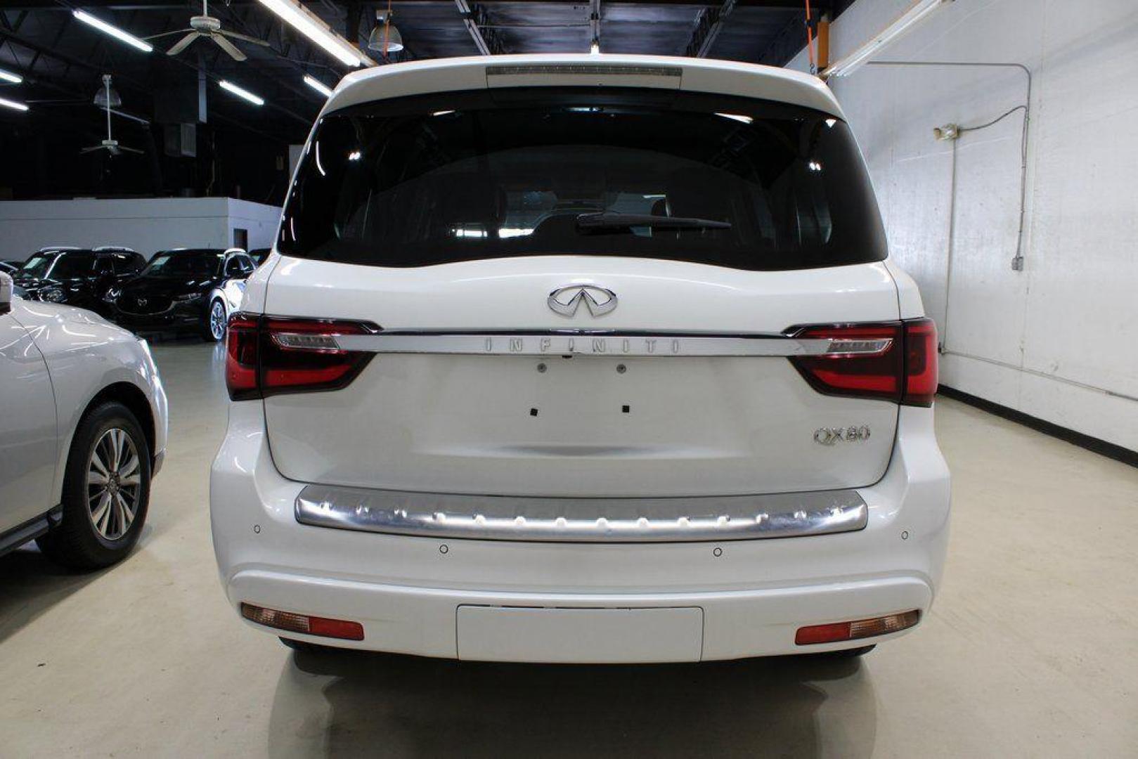 2018 Moonstone White /Graphite INFINITI QX80 Base (JN8AZ2NF0J9) with an 5.6L V8 engine, Automatic transmission, located at 15300 Midway Rd., Addison, TX, 75001, (972) 702-0011, 32.958321, -96.838074 - 2018 INFINITI QX80<br><br>Now Available at Midway Auto Group, Addison, Texas<br><br>Bold, luxurious, and built for families who want full-size capability with premium comfort, the 2018 INFINITI QX80 stands at the top of the luxury SUV segment. With powerful V8 performance, a commanding road presence - Photo#7