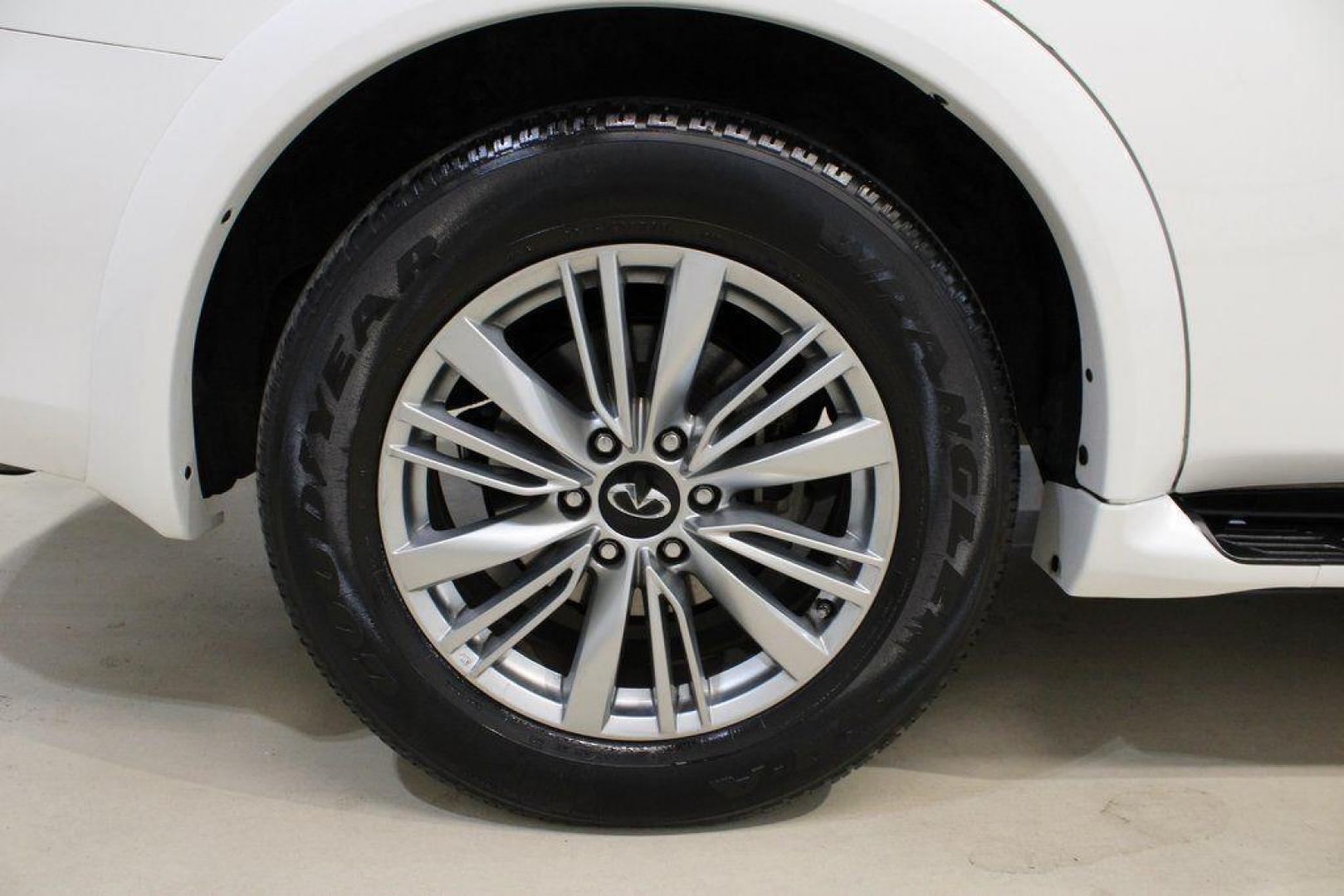 2018 Moonstone White /Graphite INFINITI QX80 Base (JN8AZ2NF0J9) with an 5.6L V8 engine, Automatic transmission, located at 15300 Midway Rd., Addison, TX, 75001, (972) 702-0011, 32.958321, -96.838074 - 2018 INFINITI QX80<br><br>Now Available at Midway Auto Group, Addison, Texas<br><br>Bold, luxurious, and built for families who want full-size capability with premium comfort, the 2018 INFINITI QX80 stands at the top of the luxury SUV segment. With powerful V8 performance, a commanding road presence - Photo#10