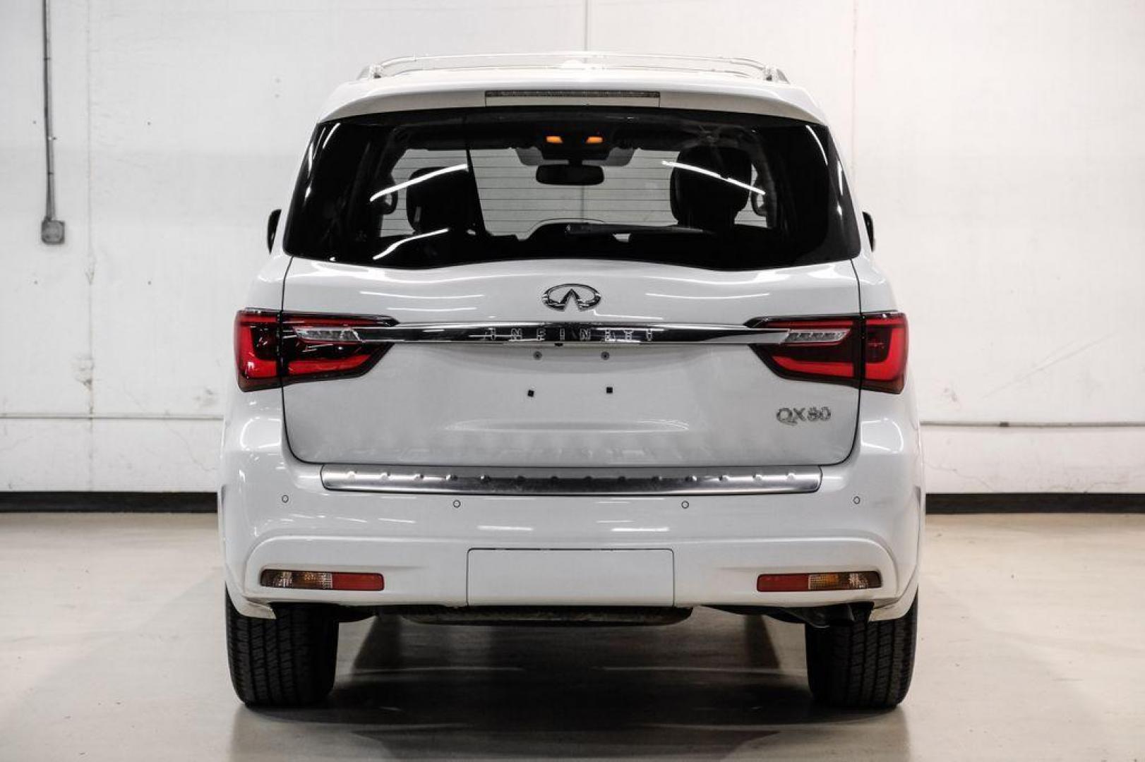 2018 Moonstone /Graphite INFINITI QX80 Base (JN8AZ2NF0J9) with an 5.6L V8 engine, Automatic transmission, located at 15300 Midway Rd., Addison, TX, 75001, (972) 702-0011, 32.958321, -96.838074 - 2018 INFINITI QX80<br><br>Now Available at Midway Auto Group, Addison, Texas<br><br>Bold, luxurious, and built for families who want full-size capability with premium comfort, the 2018 INFINITI QX80 stands at the top of the luxury SUV segment. With powerful V8 performance, a commanding road presence - Photo#8
