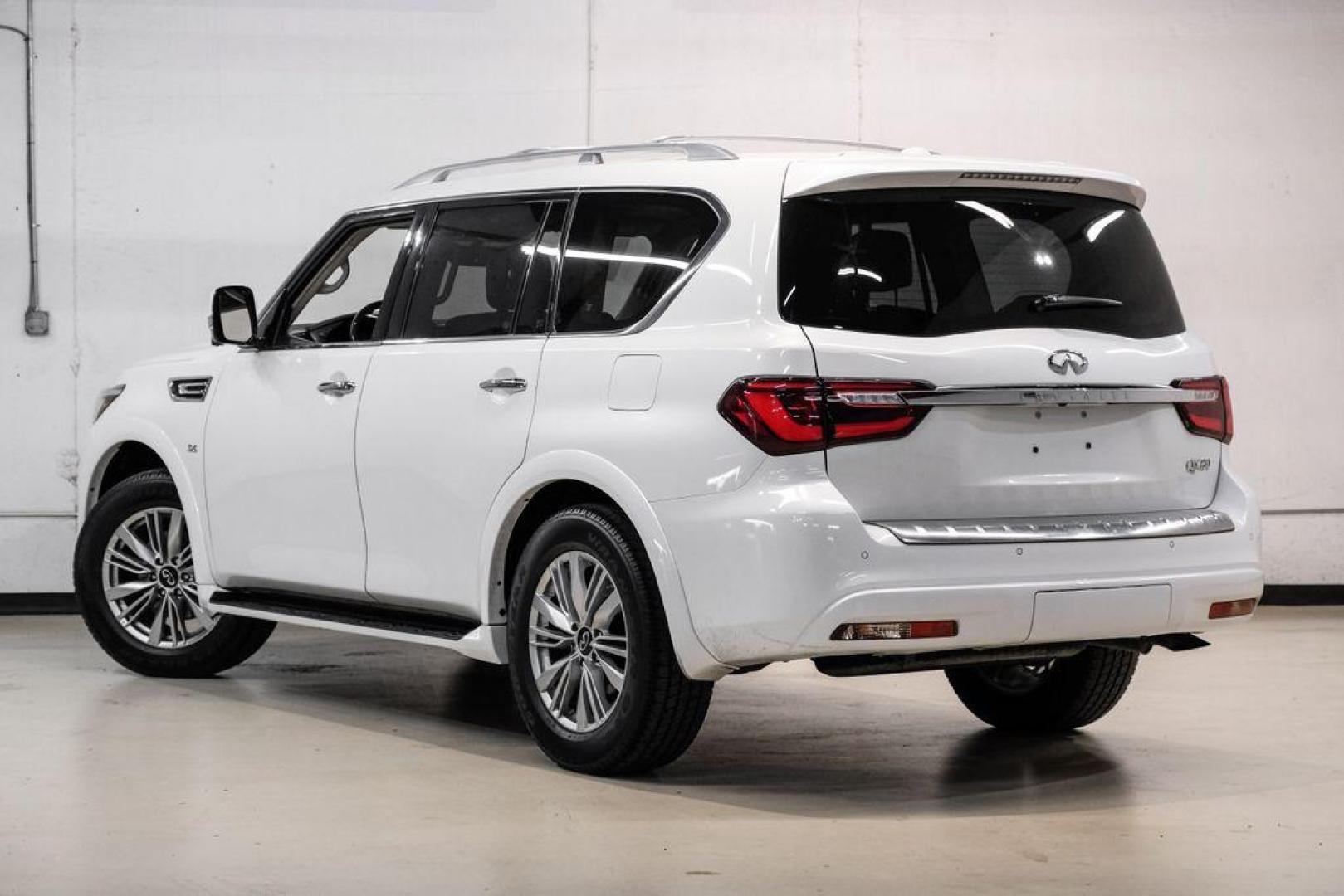 2018 Moonstone /Graphite INFINITI QX80 Base (JN8AZ2NF0J9) with an 5.6L V8 engine, Automatic transmission, located at 15300 Midway Rd., Addison, TX, 75001, (972) 702-0011, 32.958321, -96.838074 - 2018 INFINITI QX80<br><br>Now Available at Midway Auto Group, Addison, Texas<br><br>Bold, luxurious, and built for families who want full-size capability with premium comfort, the 2018 INFINITI QX80 stands at the top of the luxury SUV segment. With powerful V8 performance, a commanding road presence - Photo#9