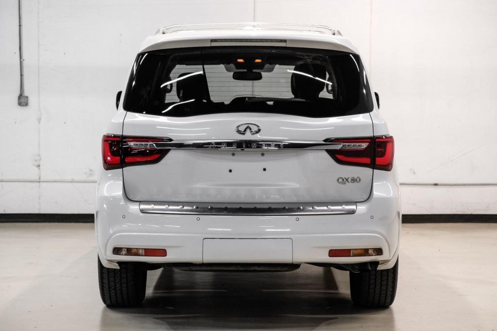 2018 Moonstone /Graphite INFINITI QX80 Base (JN8AZ2NF0J9) with an 5.6L V8 engine, Automatic transmission, located at 15300 Midway Rd., Addison, TX, 75001, (972) 702-0011, 32.958321, -96.838074 - 2018 INFINITI QX80<br><br>Now Available at Midway Auto Group, Addison, Texas<br><br>Bold, luxurious, and built for families who want full-size capability with premium comfort, the 2018 INFINITI QX80 stands at the top of the luxury SUV segment. With powerful V8 performance, a commanding road presence- Photo#8