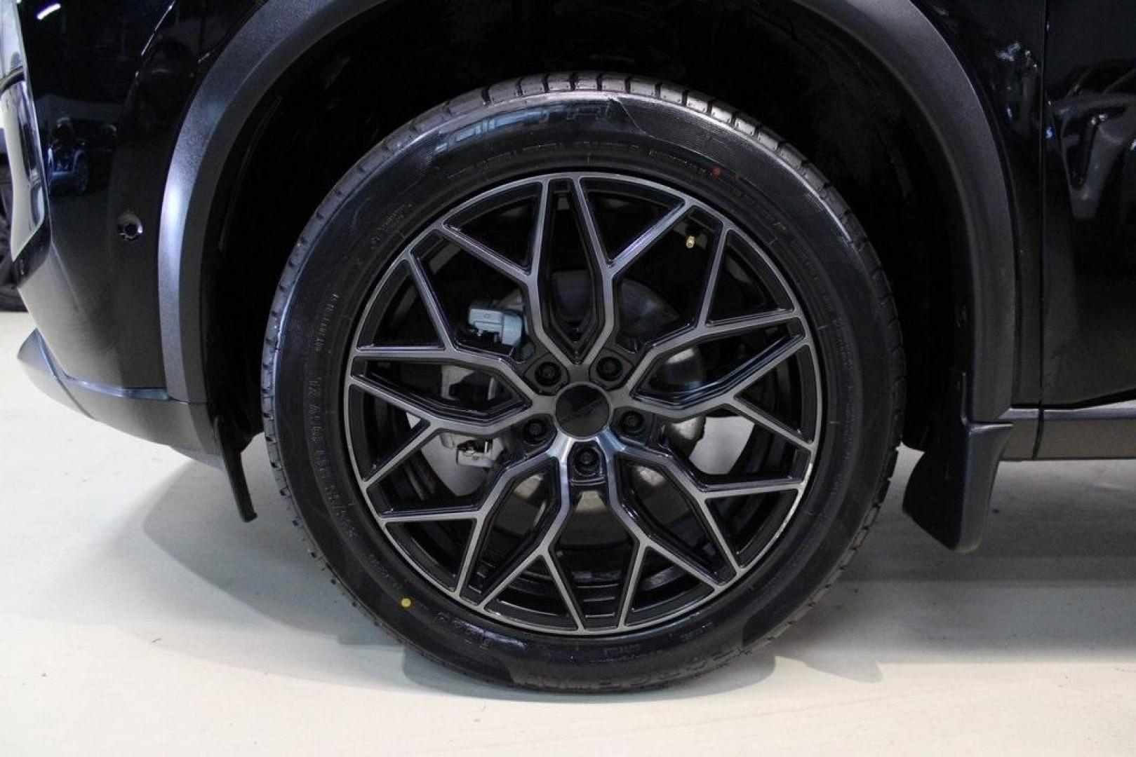 2023 Super Black /Charcoal Nissan Rogue SL (5N1BT3CA6PC) with an 1.5L I3 Turbocharged DOHC 12V LEV3-ULEV50 201hp engine, CVT transmission, located at 15300 Midway Rd., Addison, TX, 75001, (972) 702-0011, 32.958321, -96.838074 - Photo#3