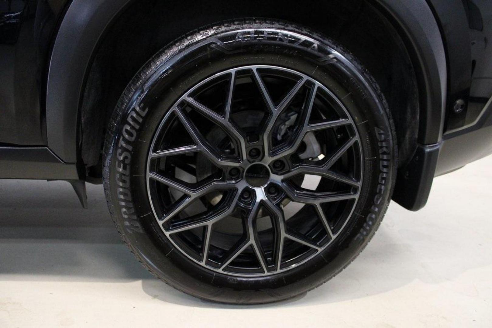 2023 Super Black /Charcoal Nissan Rogue SL (5N1BT3CA6PC) with an 1.5L I3 Turbocharged DOHC 12V LEV3-ULEV50 201hp engine, CVT transmission, located at 15300 Midway Rd., Addison, TX, 75001, (972) 702-0011, 32.958321, -96.838074 - Photo#4