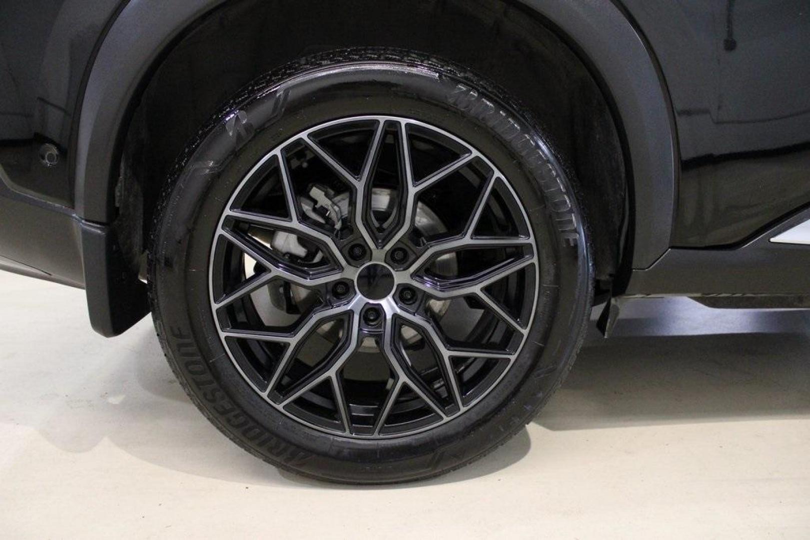 2023 Super Black /Charcoal Nissan Rogue SL (5N1BT3CA6PC) with an 1.5L I3 Turbocharged DOHC 12V LEV3-ULEV50 201hp engine, CVT transmission, located at 15300 Midway Rd., Addison, TX, 75001, (972) 702-0011, 32.958321, -96.838074 - Photo#6