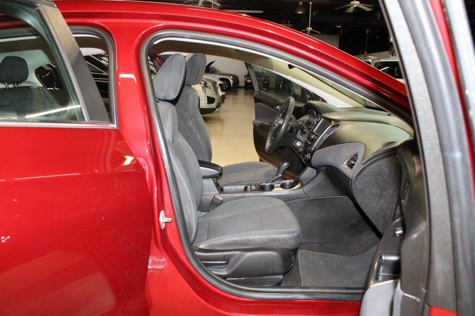 2017 Cajun Red Tintcoat /Black Chevrolet Cruze LT (3G1BE6SM8HS) with an 1.4L 4-Cylinder Turbo DOHC CVVT engine, Automatic transmission, located at 15300 Midway Rd., Addison, TX, 75001, (972) 702-0011, 32.958321, -96.838074 - Photo#9