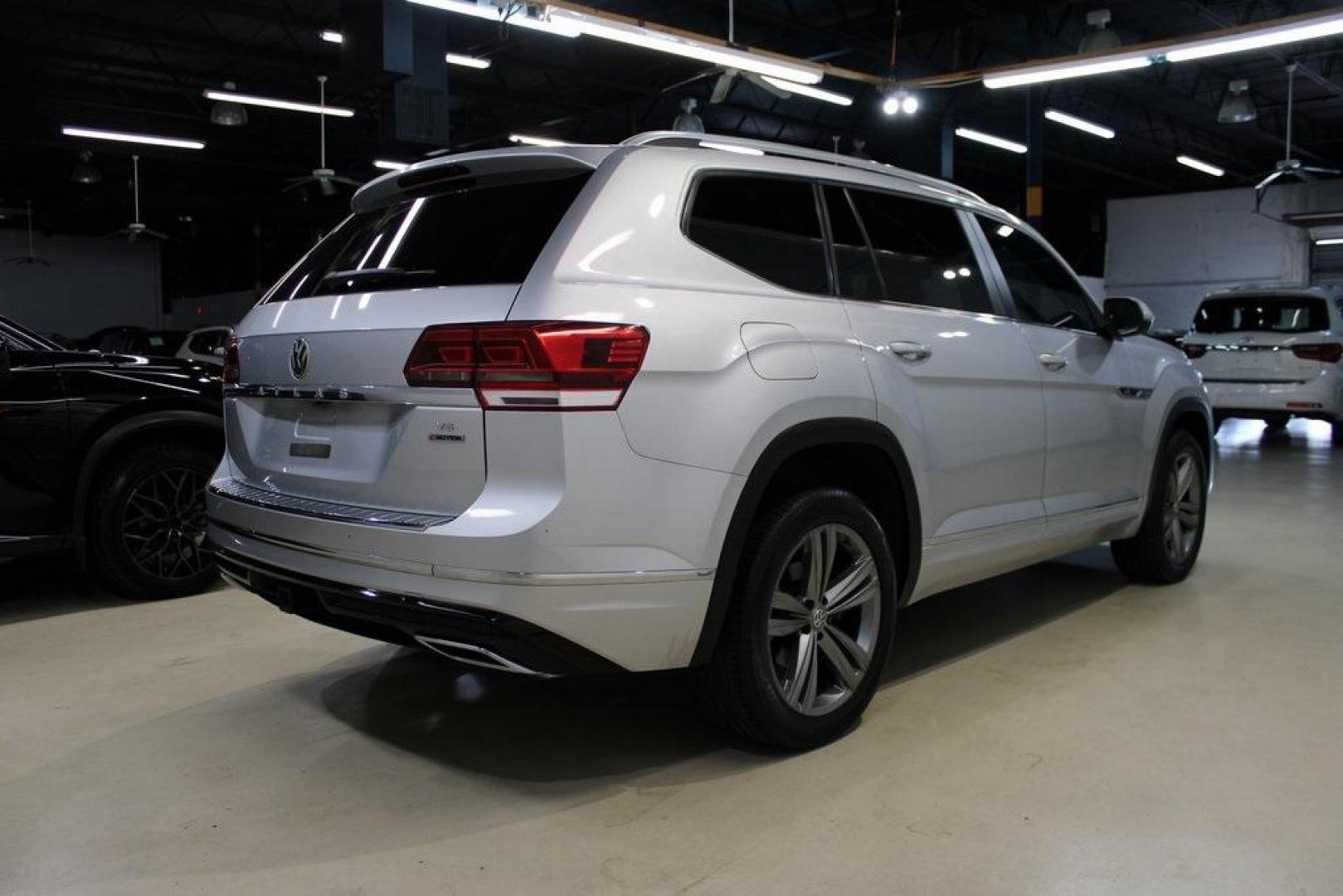 2019 Reflex Silver Metallic /Titan Black Volkswagen Atlas 3.6L V6 SE (1V2XR2CA1KC) with an 3.6L VR6 engine, Automatic transmission, located at 15300 Midway Rd., Addison, TX, 75001, (972) 702-0011, 32.958321, -96.838074 - Photo#2