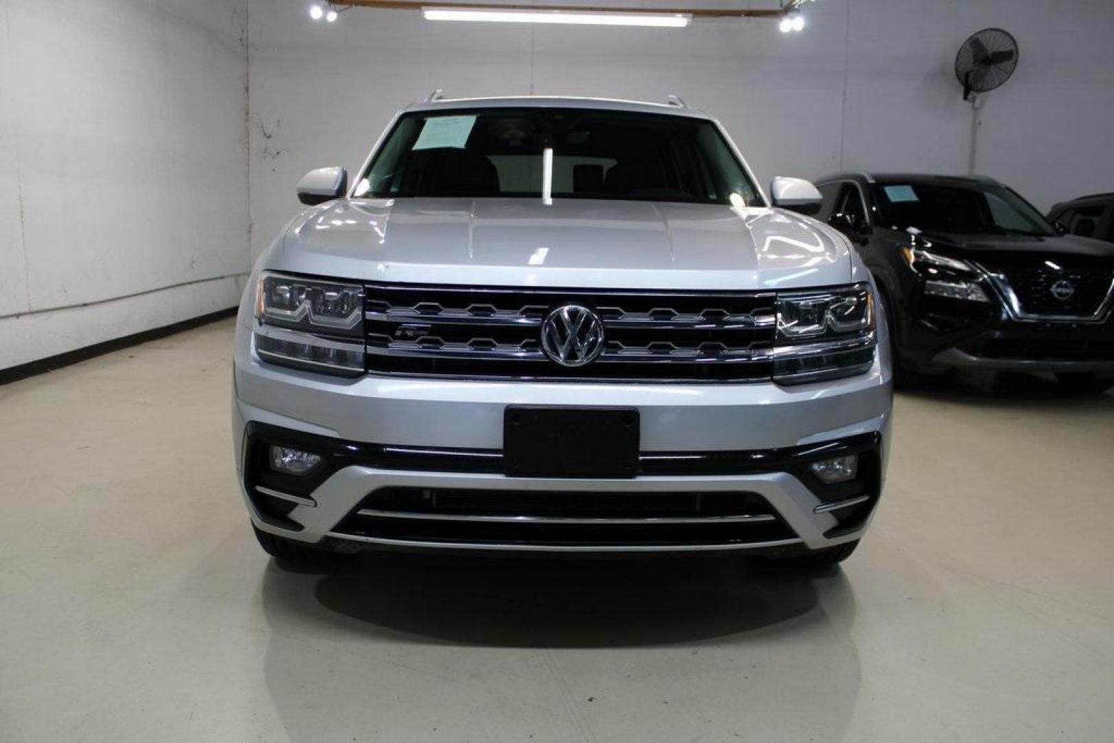 2019 Reflex Silver Metallic /Titan Black Volkswagen Atlas 3.6L V6 SE (1V2XR2CA1KC) with an 3.6L VR6 engine, Automatic transmission, located at 15300 Midway Rd., Addison, TX, 75001, (972) 702-0011, 32.958321, -96.838074 - Photo#5