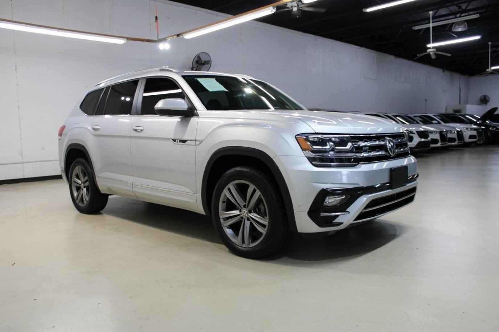 2019 Reflex Silver Metallic /Titan Black Volkswagen Atlas 3.6L V6 SE (1V2XR2CA1KC) with an 3.6L VR6 engine, Automatic transmission, located at 15300 Midway Rd., Addison, TX, 75001, (972) 702-0011, 32.958321, -96.838074 - Photo#6