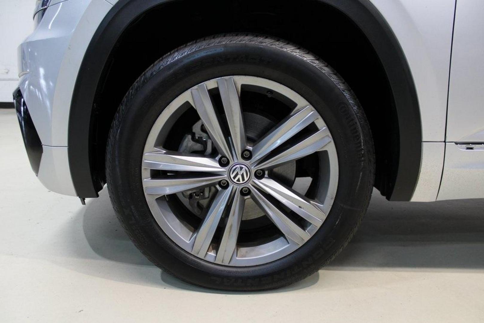 2019 Reflex Silver Metallic /Titan Black Volkswagen Atlas 3.6L V6 SE (1V2XR2CA1KC) with an 3.6L VR6 engine, Automatic transmission, located at 15300 Midway Rd., Addison, TX, 75001, (972) 702-0011, 32.958321, -96.838074 - Photo#8